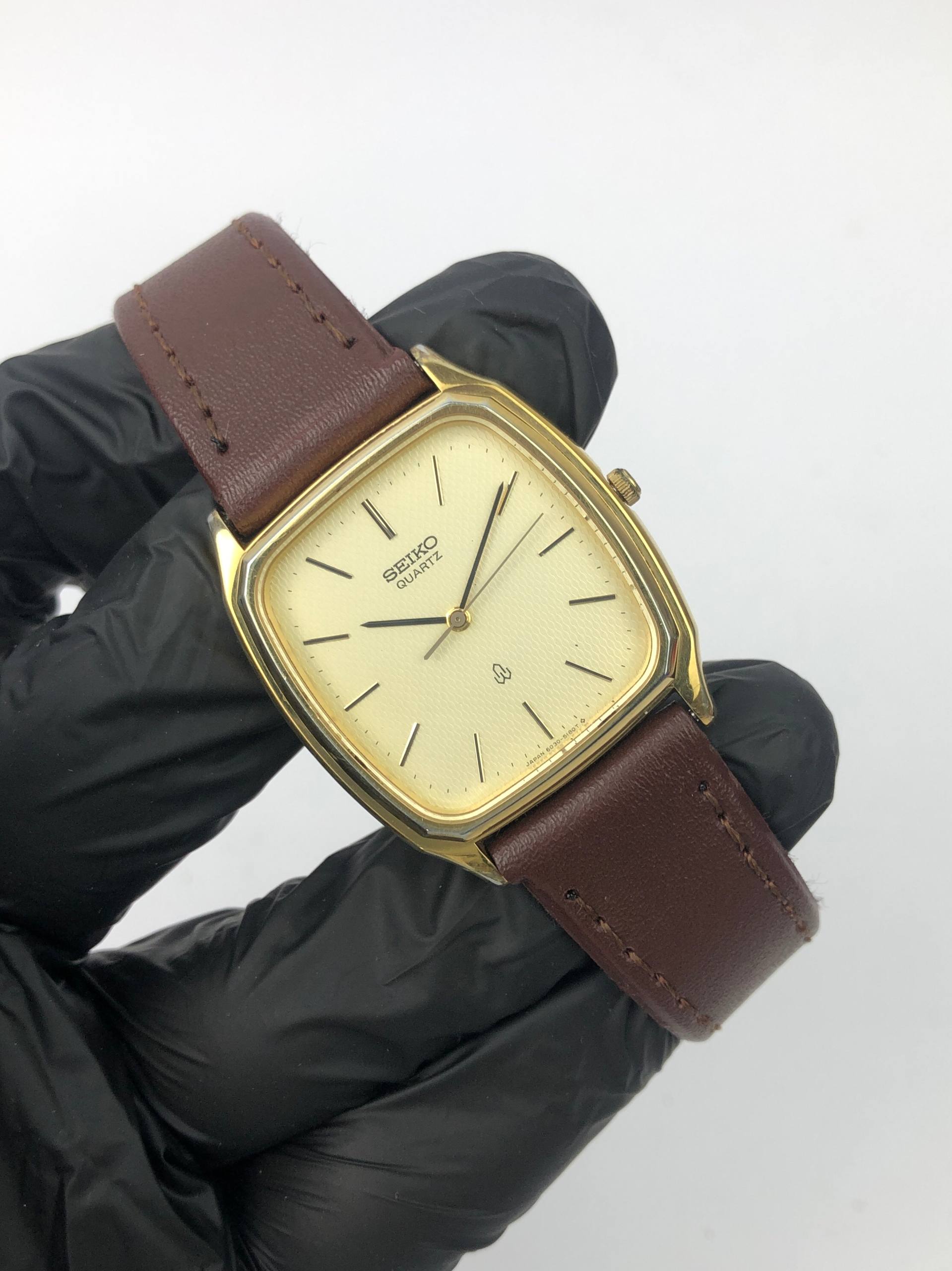 DRESSWATCH SEIKO QUARTZ TONNEAU GOLD CAP CASE - Gambar 4