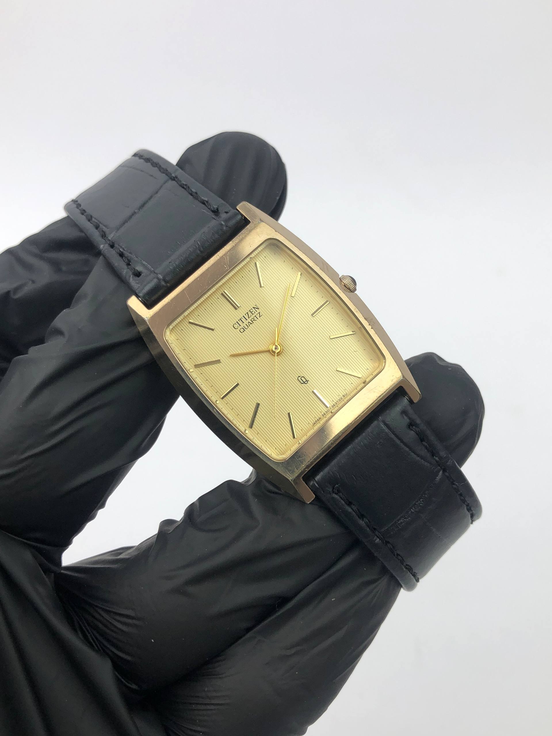 DRESSWATCH CITIZEN SQUARE TONNEAU CASE - Gambar 3