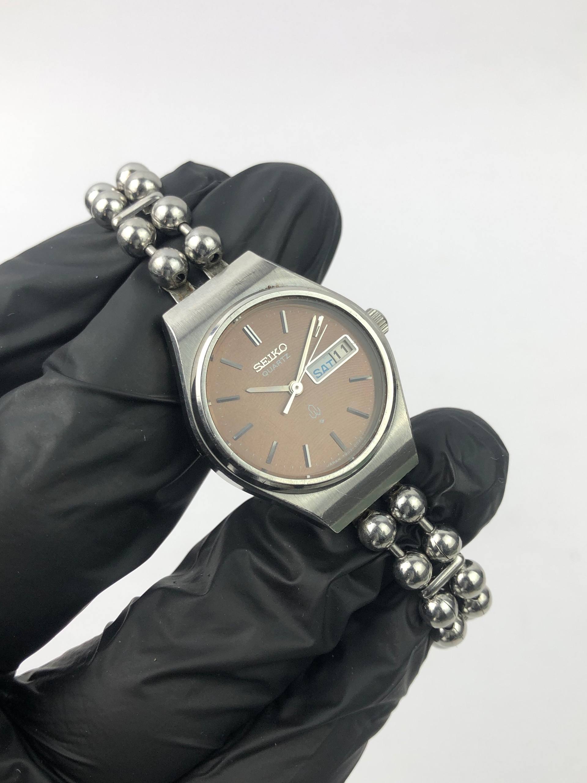 SEIKO KLASIK QUARTZ BROWN TEXTURE DIAL - Gambar 4