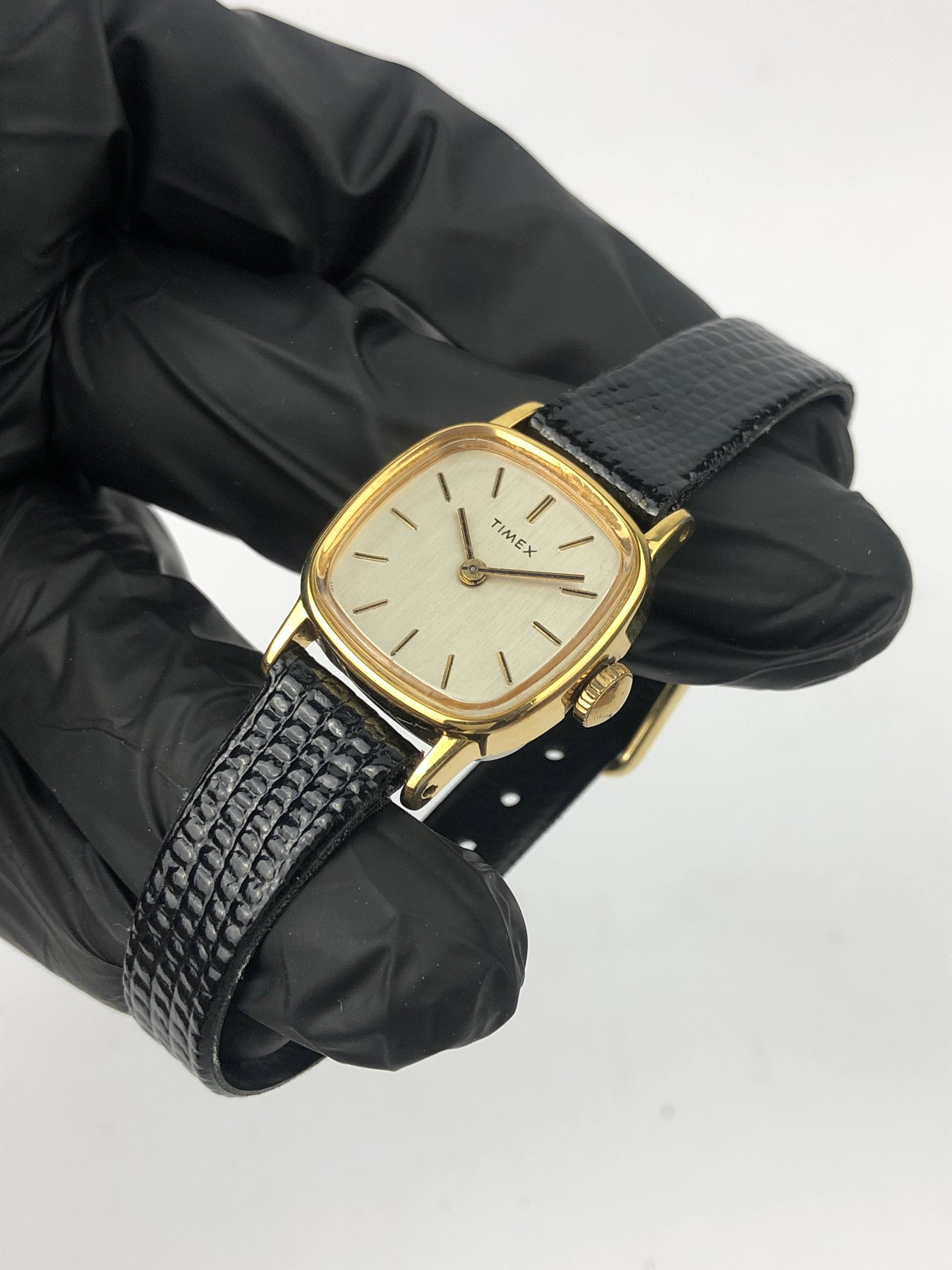 TIMEX USA DRESSWATCH KLASIK GOLD TONE - Gambar 3