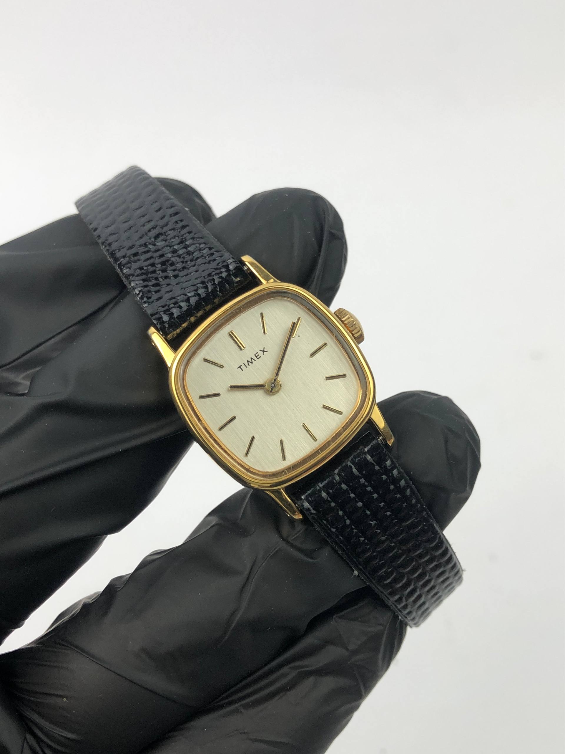 TIMEX USA DRESSWATCH KLASIK GOLD TONE - Gambar 4