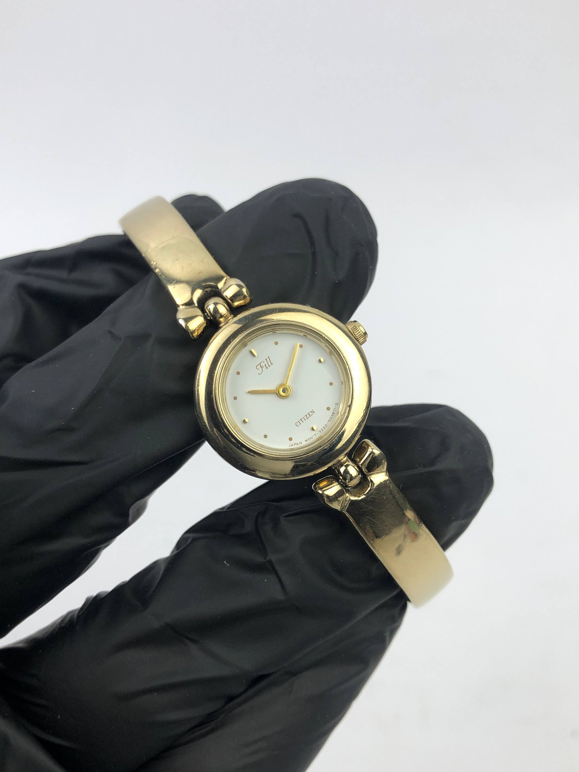 BEAUTIFUL CITIZEN FEEL BANGLE GOLD CASE - Gambar 4