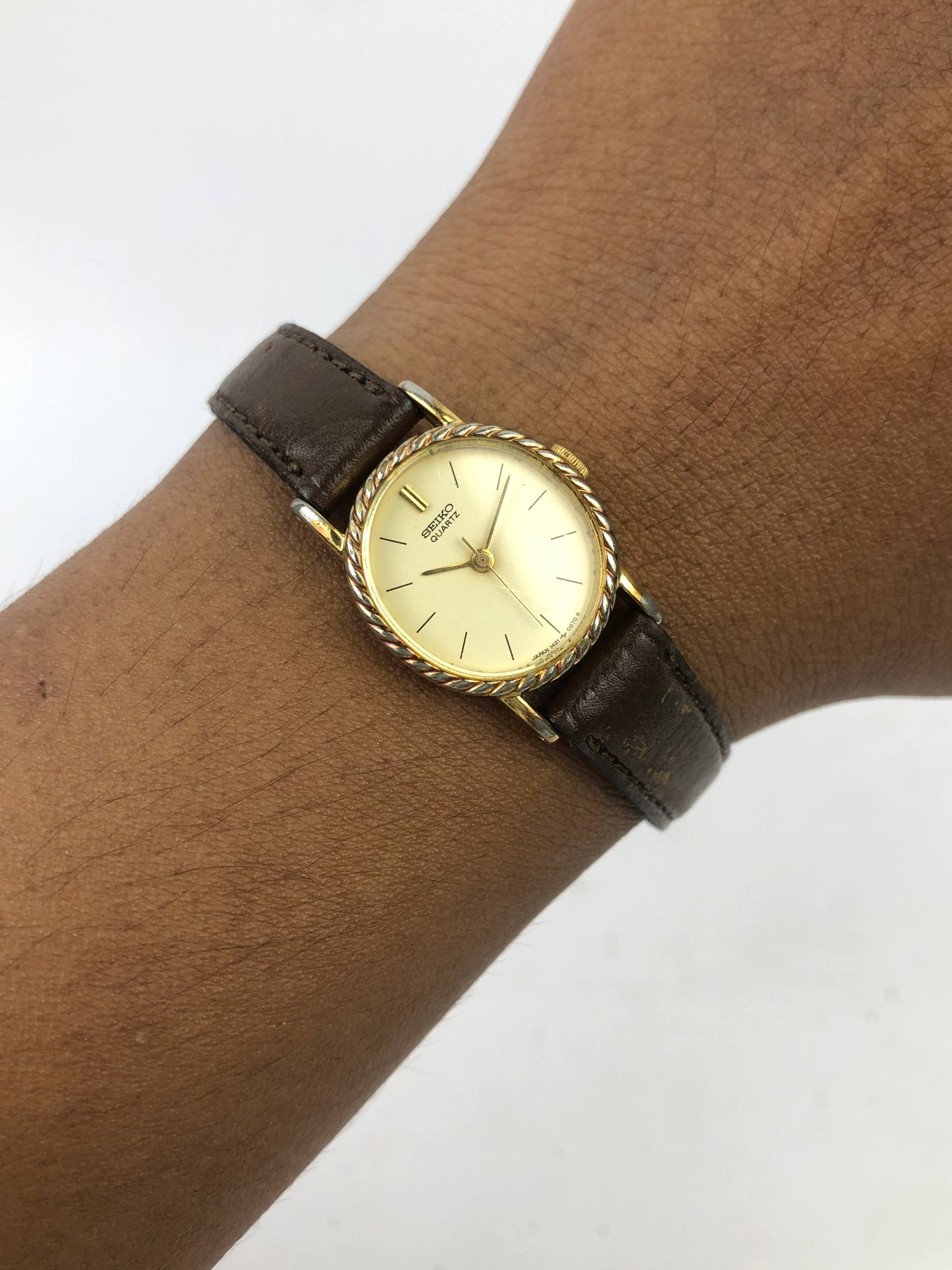 VINTAGE SEIKO QUARTZ LADIES OVAL