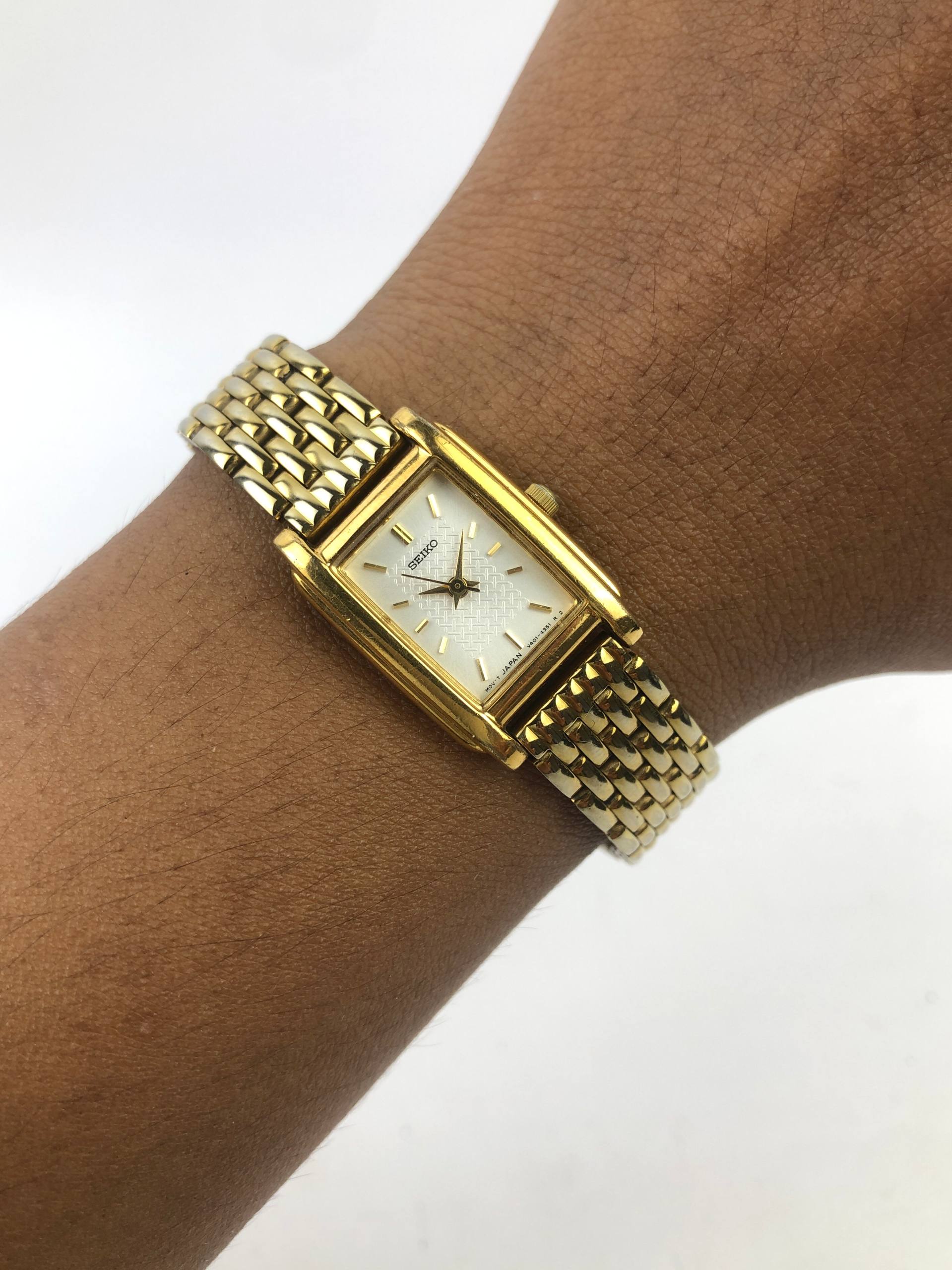 BEAUTIFUL SEIKO LADIES TANK BRACELET GOLD