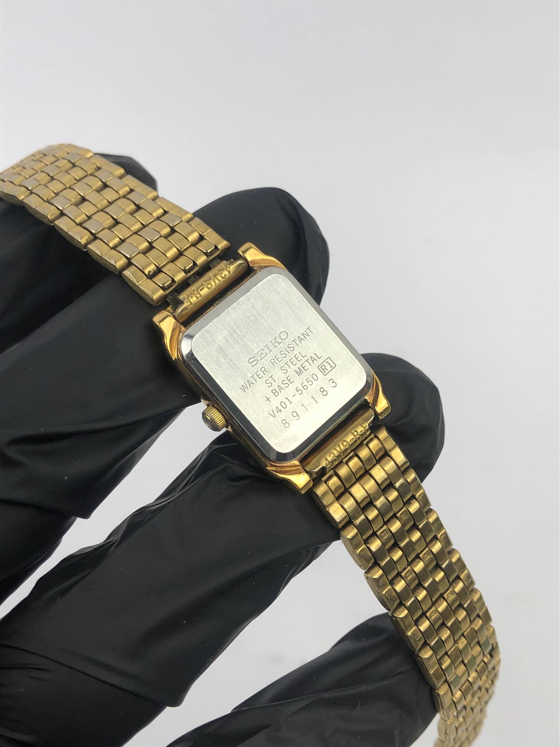 BEAUTIFUL SEIKO LADIES TANK BRACELET GOLD - Gambar 8