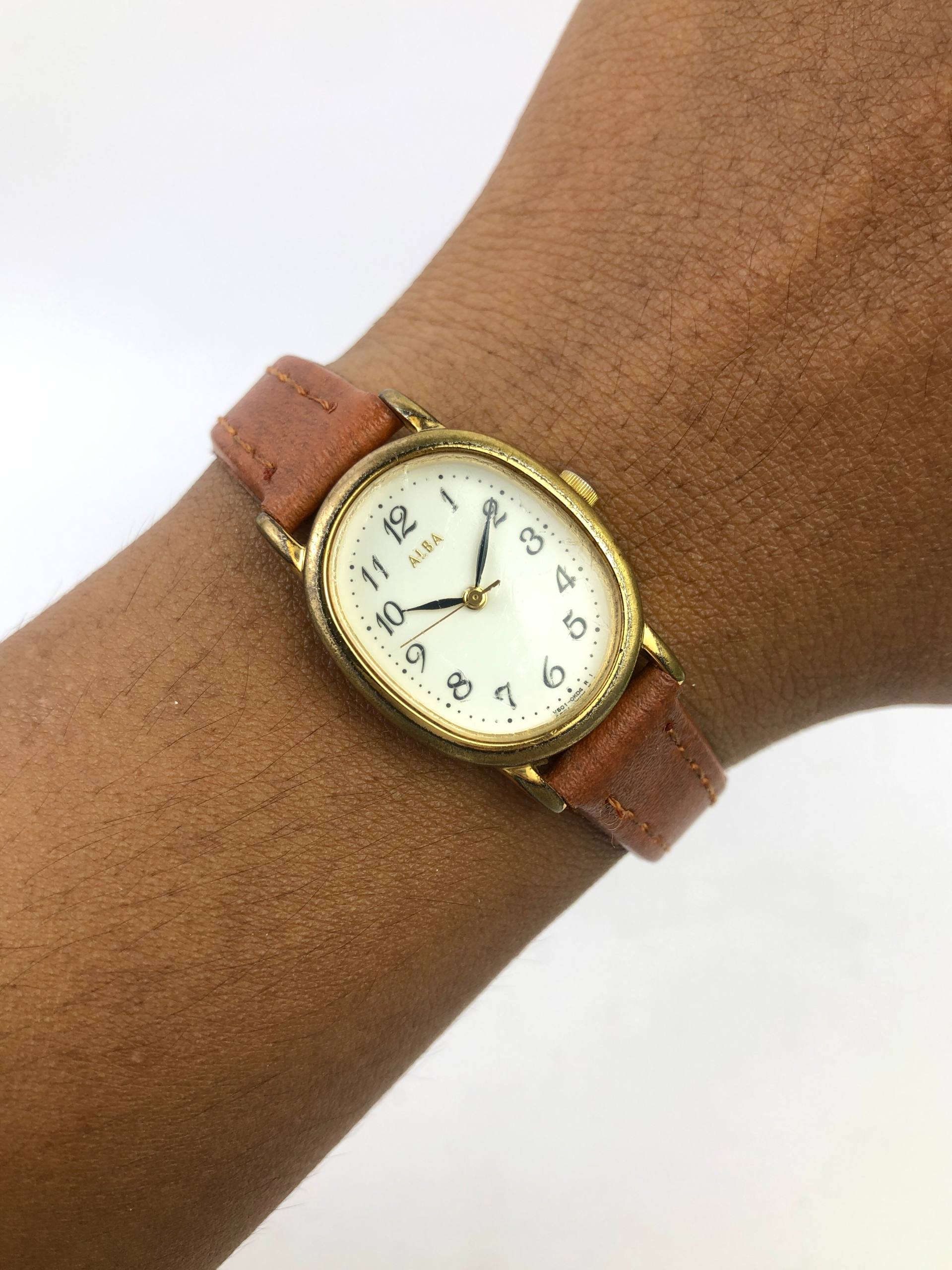 ALBA BREGUT DIAL OVAL CASE