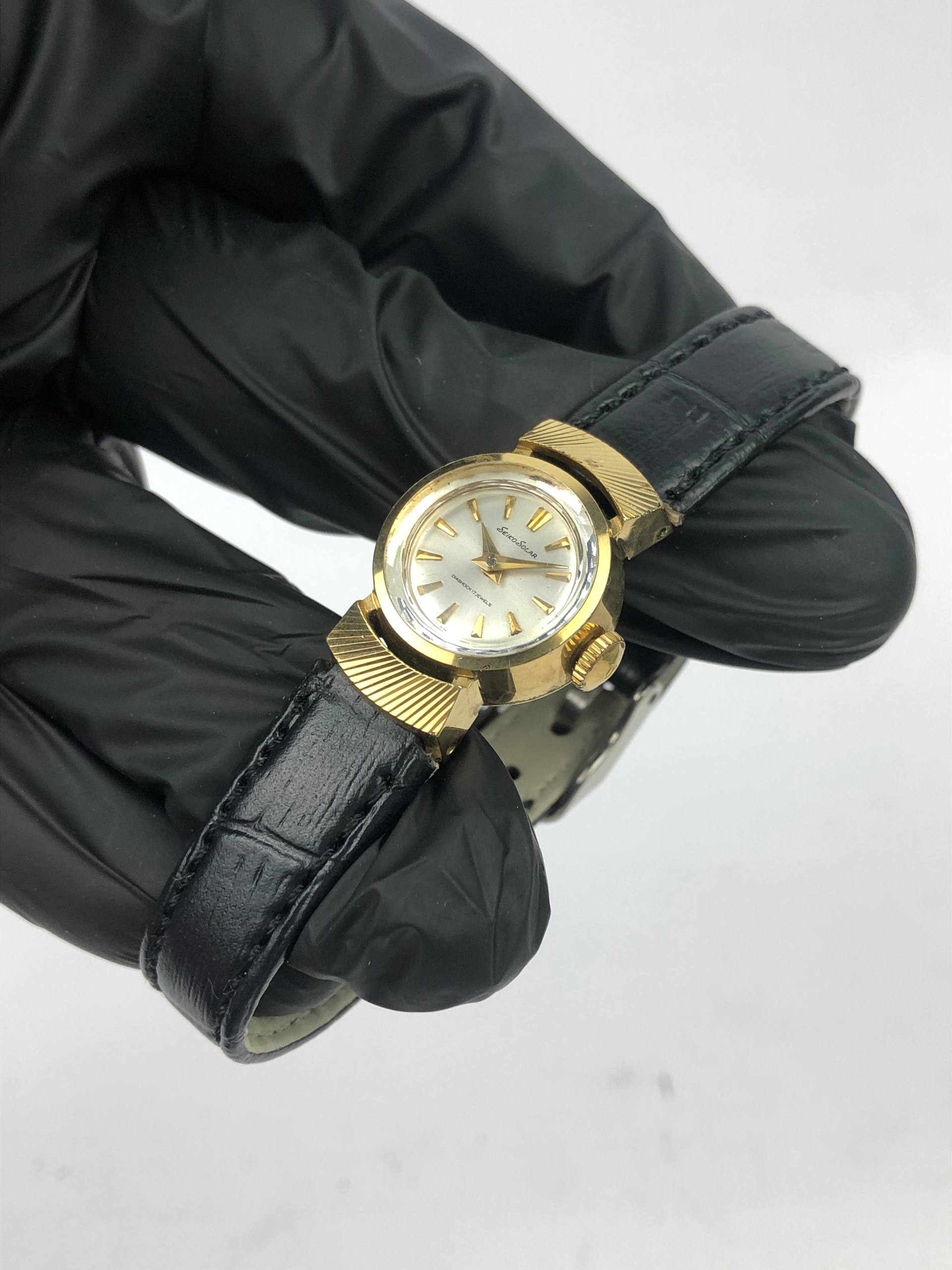 VINTAGE SEIKO SOLAR LADIES GOLD CASE - Gambar 3
