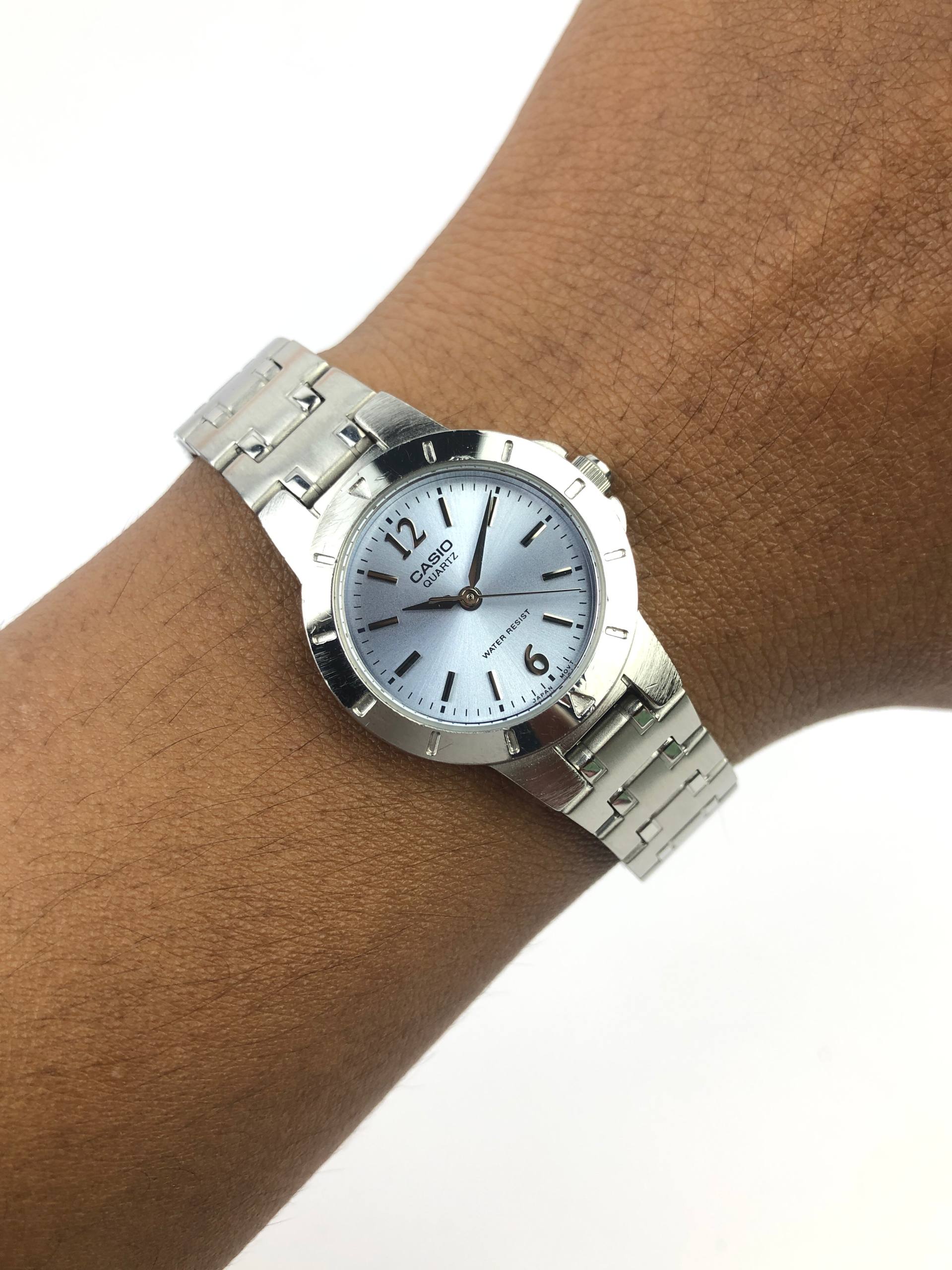 CASIO QUARTZ ANALOG BLUE SEA DIAL