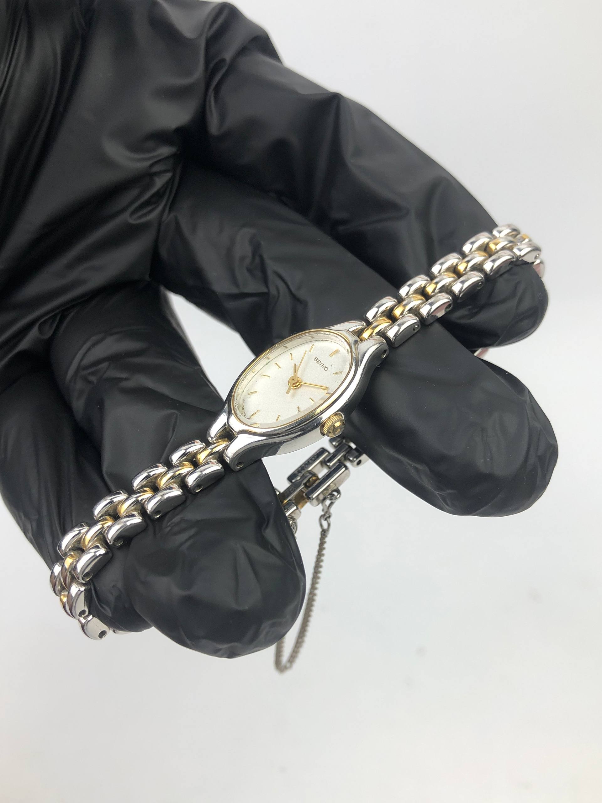 SEIKO BANGLE LADIES OVAL TWOTONE - Gambar 3