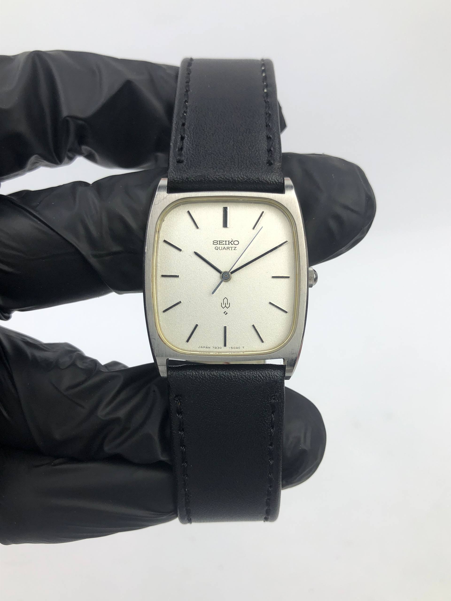 SEIKO QUARTZ ANALOG CUSHION CASE - Gambar 2