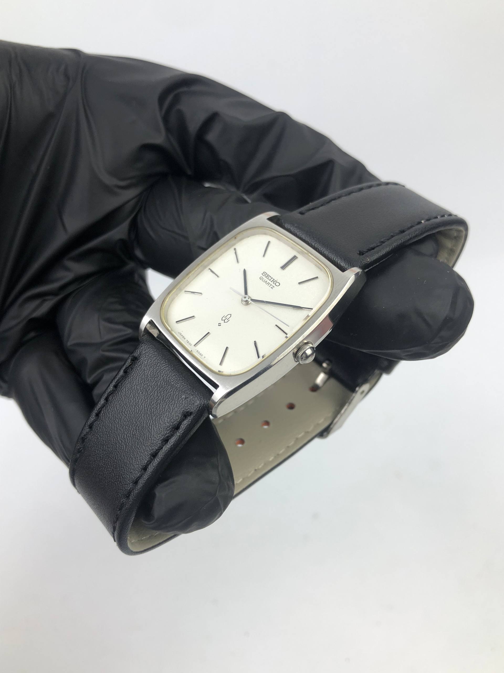 SEIKO QUARTZ ANALOG CUSHION CASE - Gambar 3