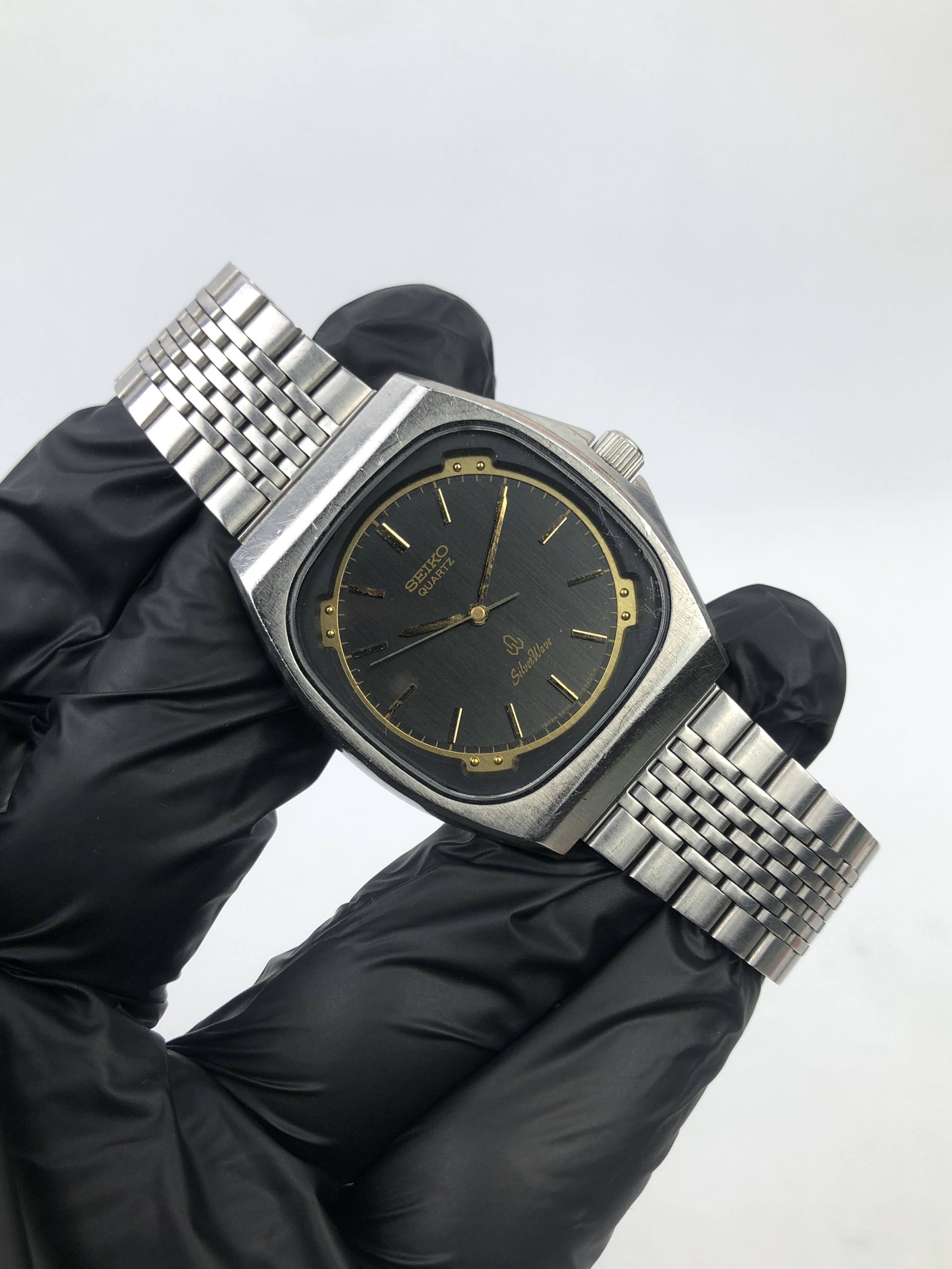 JDM SEIKO SILVERWAVE CUSHION SHAPE BLACK DIAL DENGAN AKSEN EMAS - Gambar 4