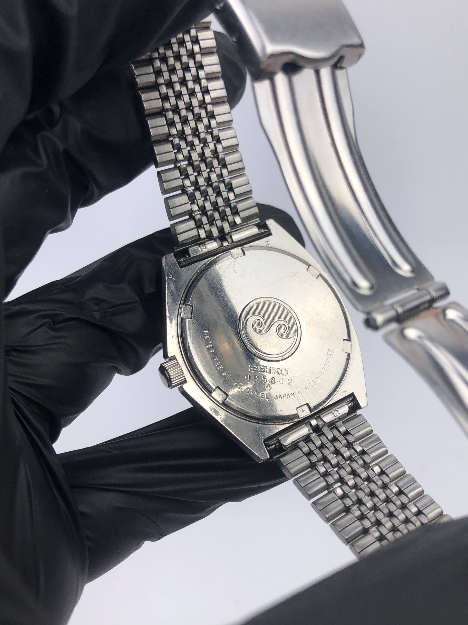 JDM SEIKO SILVERWAVE CUSHION SHAPE BLACK DIAL DENGAN AKSEN EMAS - Gambar 7