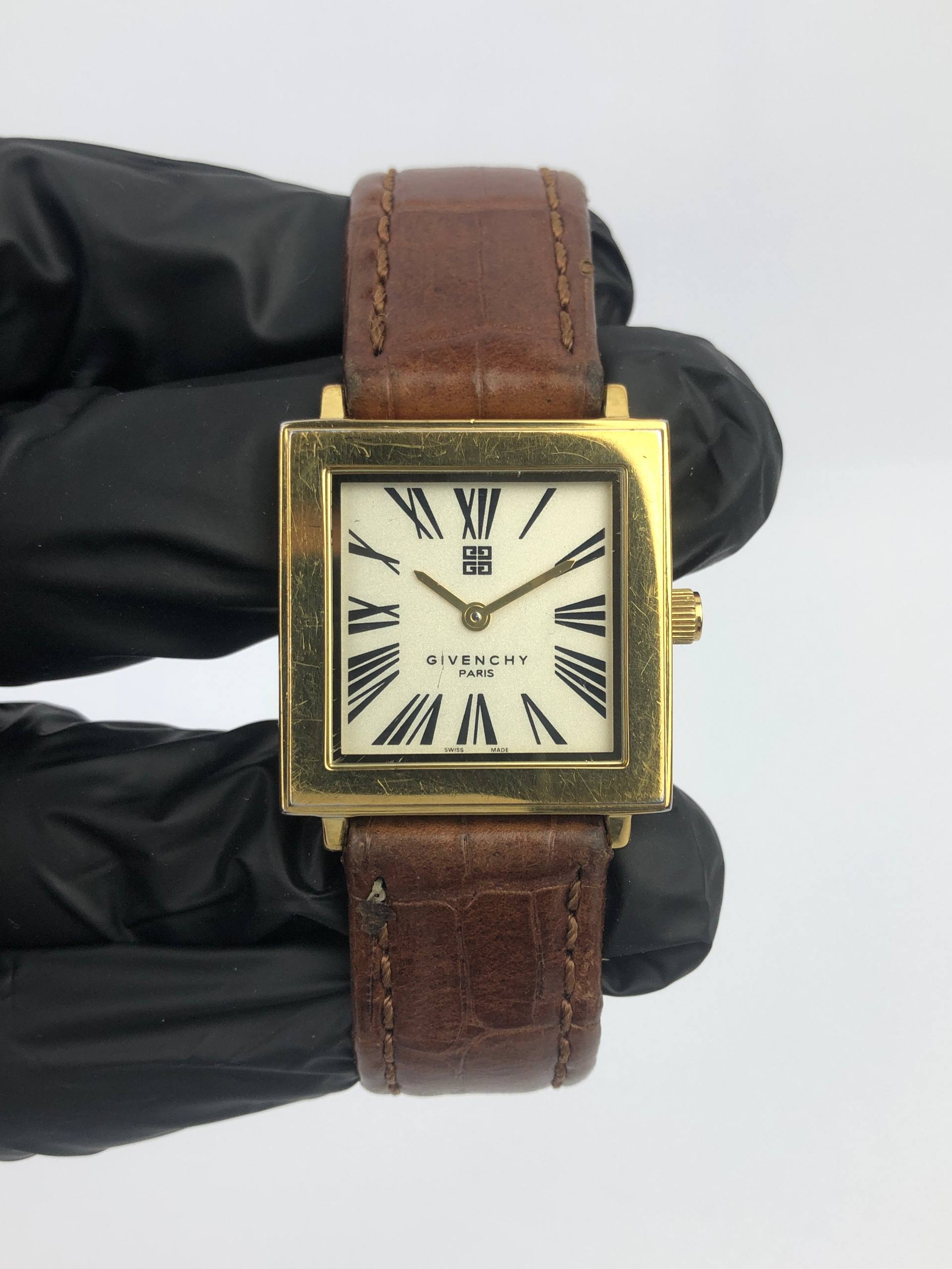 AUTHENTIC GIVENCHY SQUARE ROMAN DIAL SWISSMADE - Gambar 2