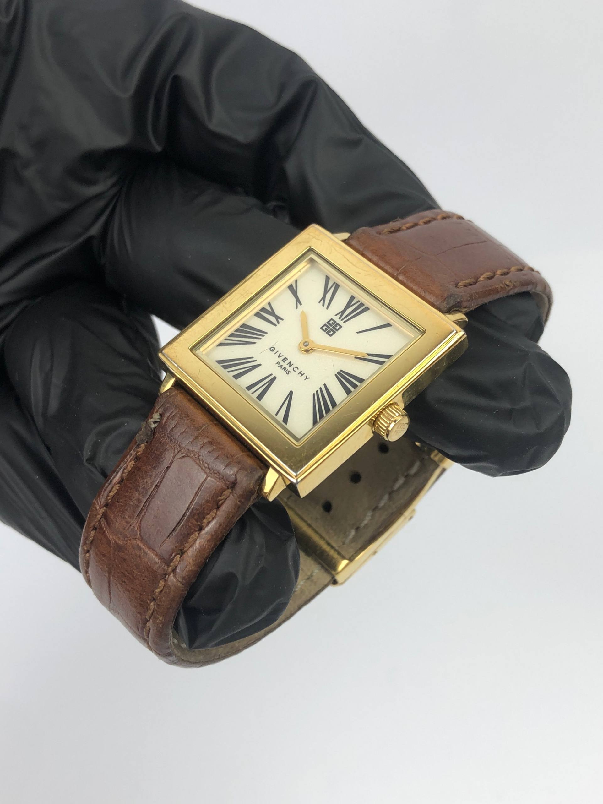 AUTHENTIC GIVENCHY SQUARE ROMAN DIAL SWISSMADE - Gambar 3