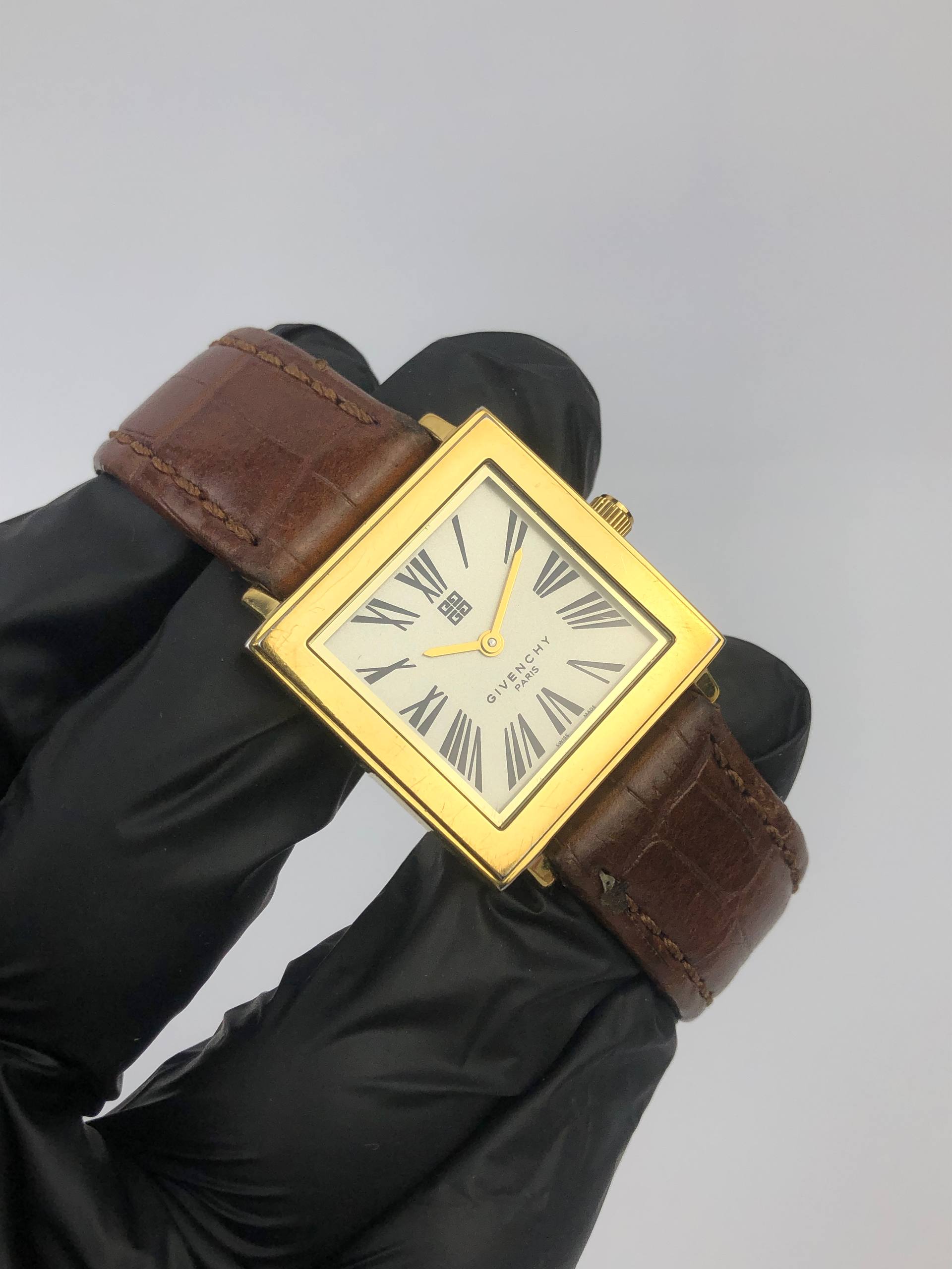 AUTHENTIC GIVENCHY SQUARE ROMAN DIAL SWISSMADE - Gambar 4