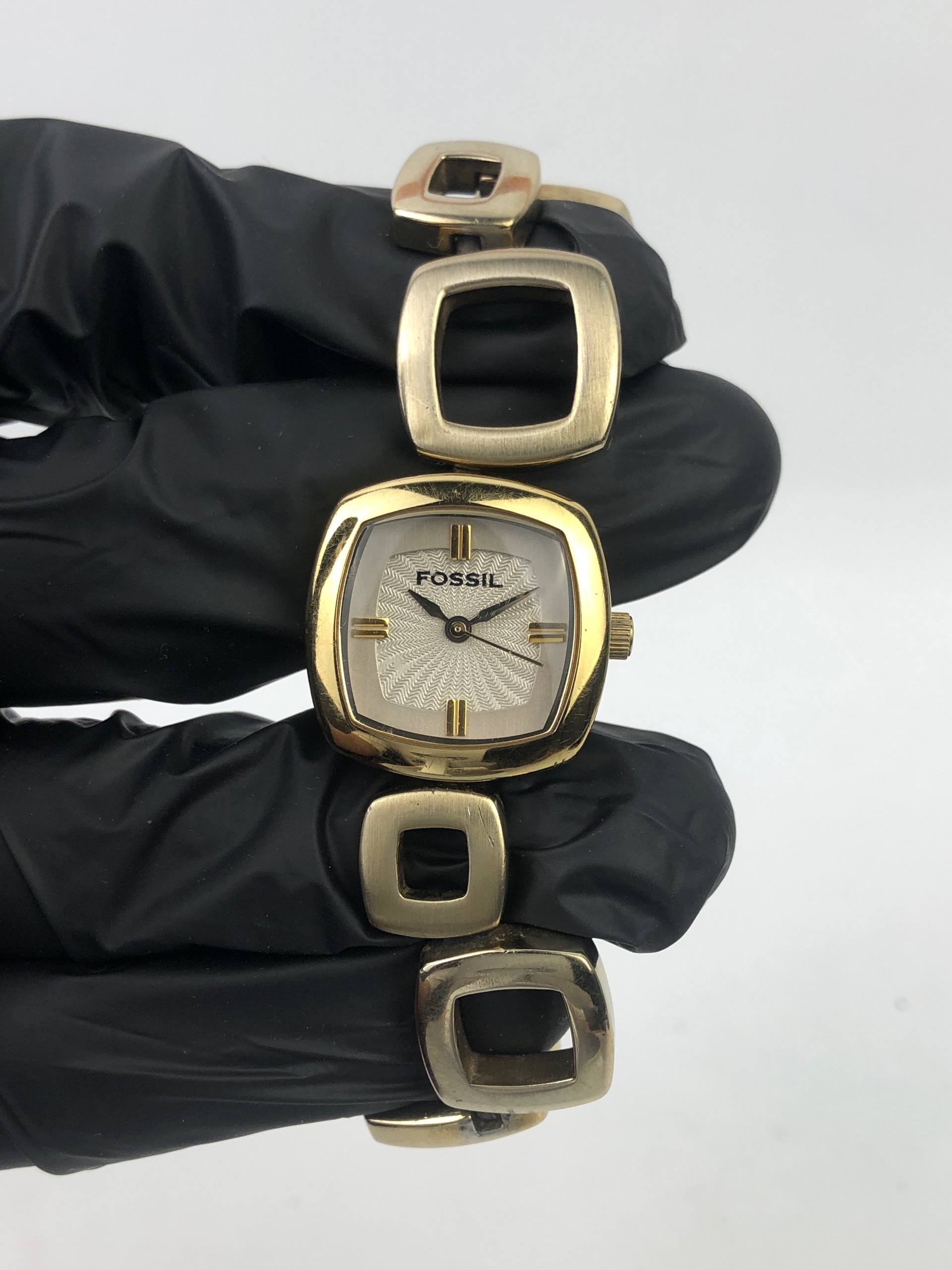 FOSSIL F2 ANALOG QUARTZ WOMEN BRACELET GOLD PLATED - Gambar 3