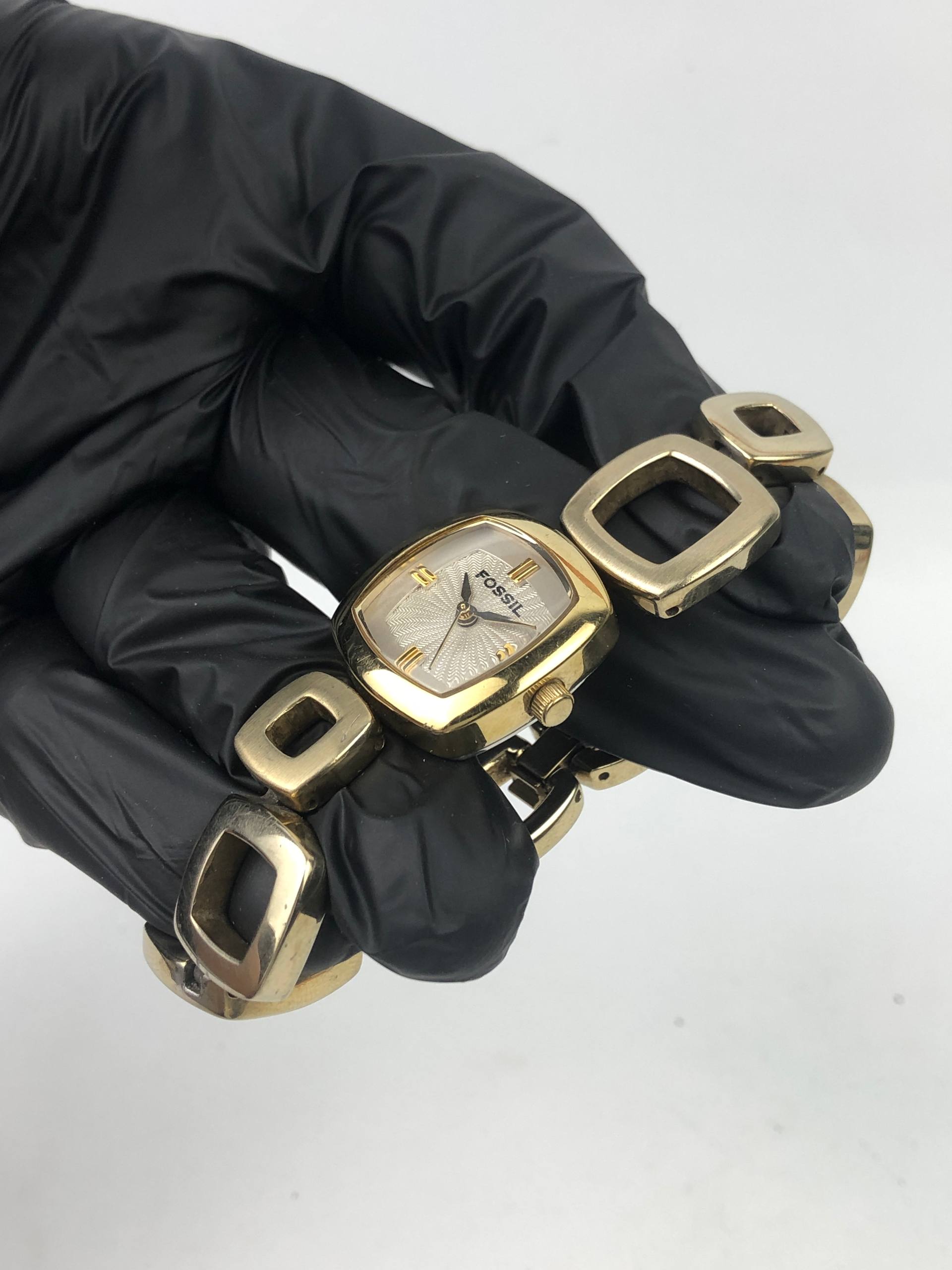 FOSSIL F2 ANALOG QUARTZ WOMEN BRACELET GOLD PLATED - Gambar 4