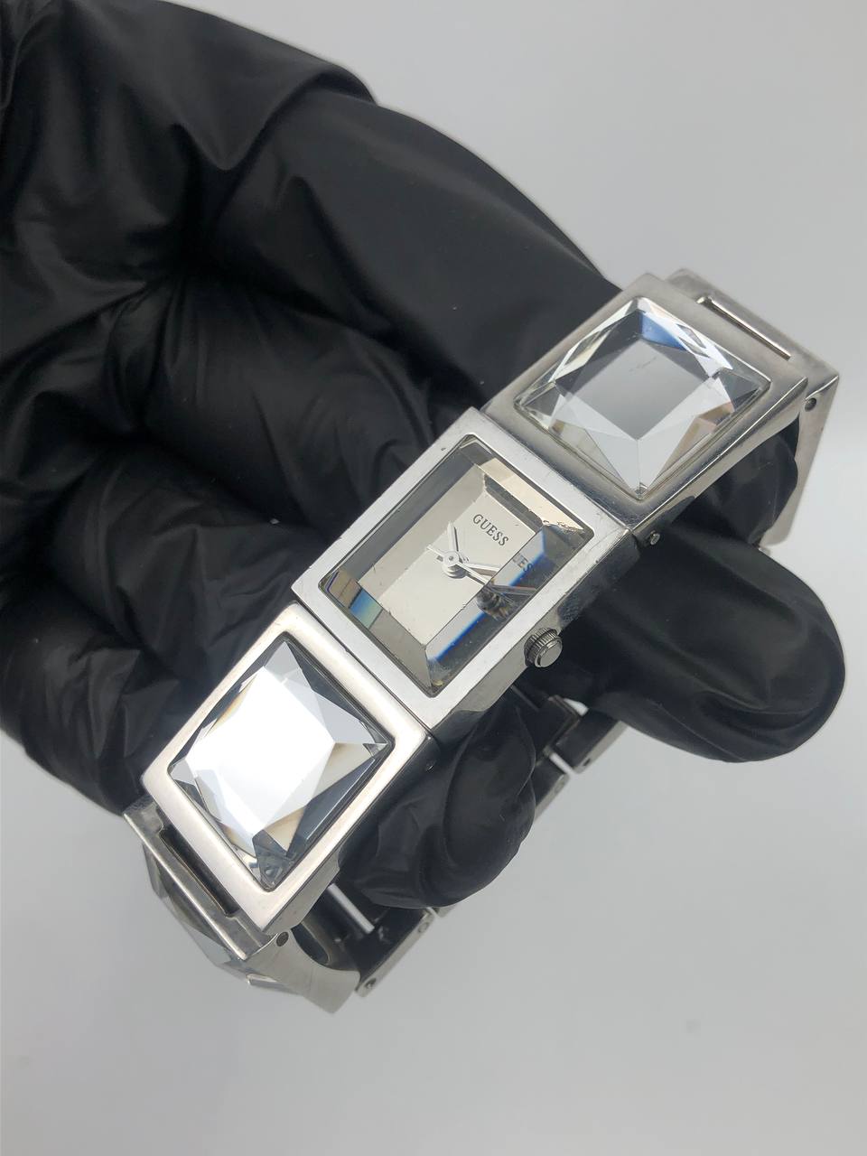 GUESS BANGLE UNIK GLASS BRACELET - Gambar 3