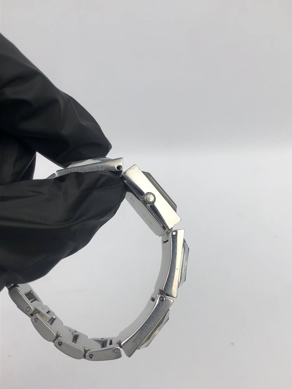 GUESS BANGLE UNIK GLASS BRACELET - Gambar 5