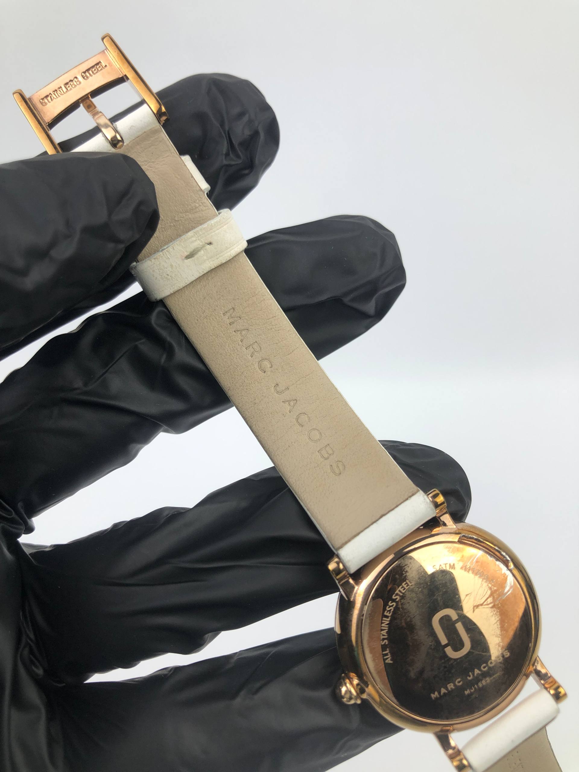 MARC JACOBS QUARTZ GOLD TONE ROUND CASE - Gambar 7