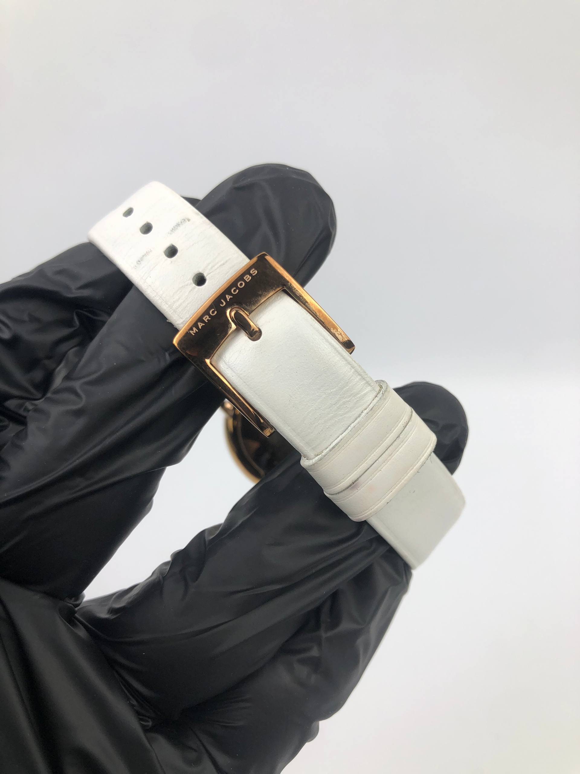 MARC JACOBS QUARTZ GOLD TONE ROUND CASE - Gambar 8