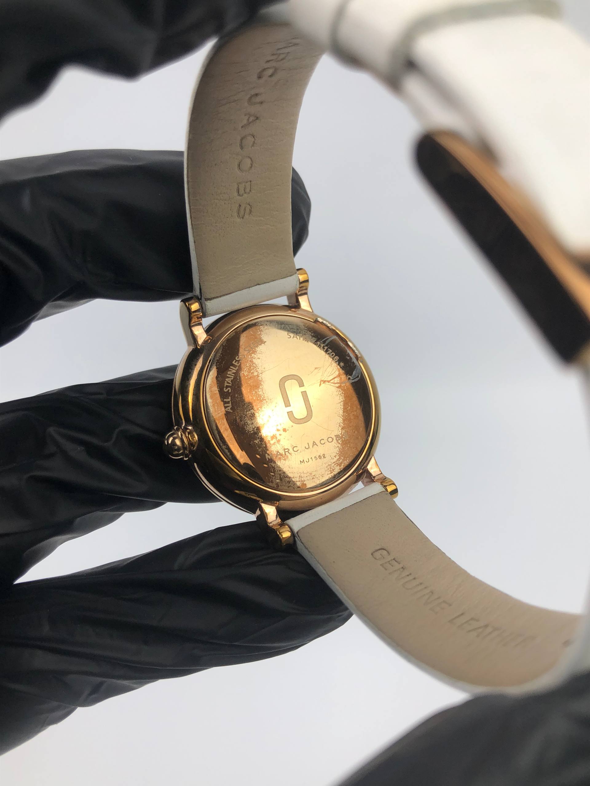 MARC JACOBS QUARTZ GOLD TONE ROUND CASE - Gambar 9