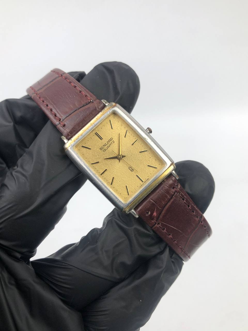 SUNLORD QUARTZ GOLD LINEN DIAL RECTANGULAR DRESS WATCH - Gambar 4