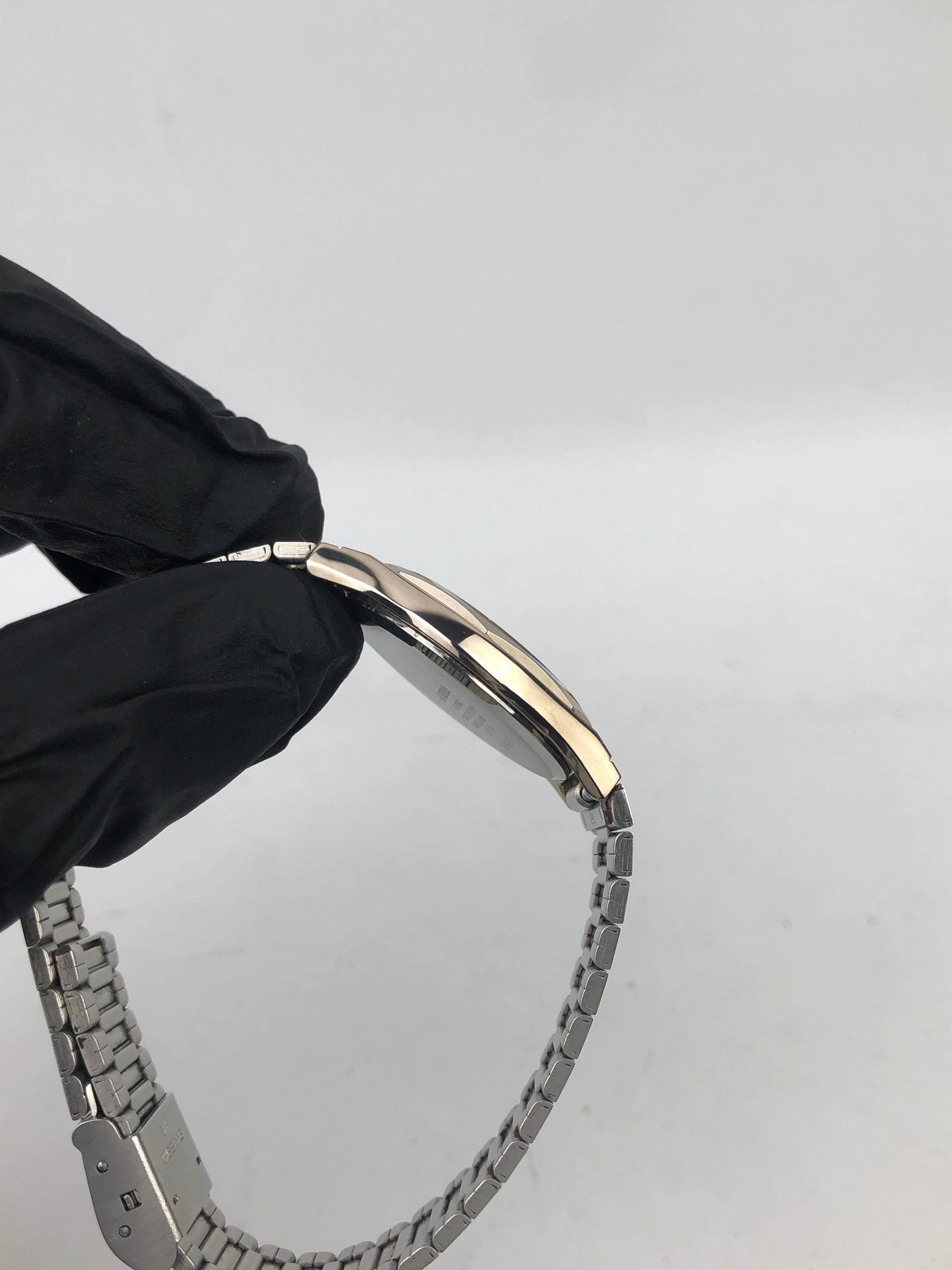 SWISSMADE AUREOLE QUARTZ GOLD TONE INTEGRATED BRACELET - Gambar 6