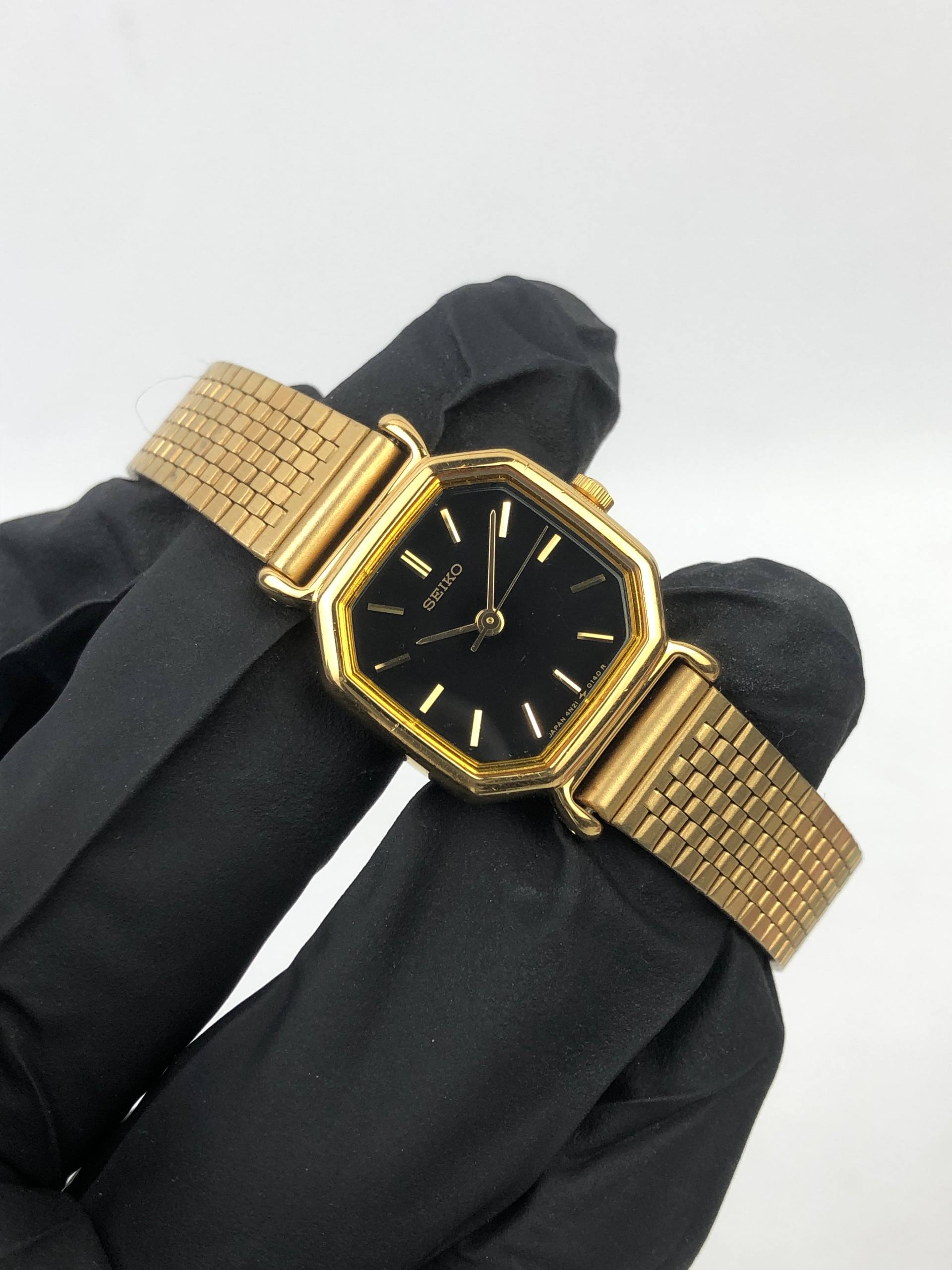 SEIKO QUARTZ LADIES OCTAGON ALL GOLD TONE CAL 4N21 - Gambar 4
