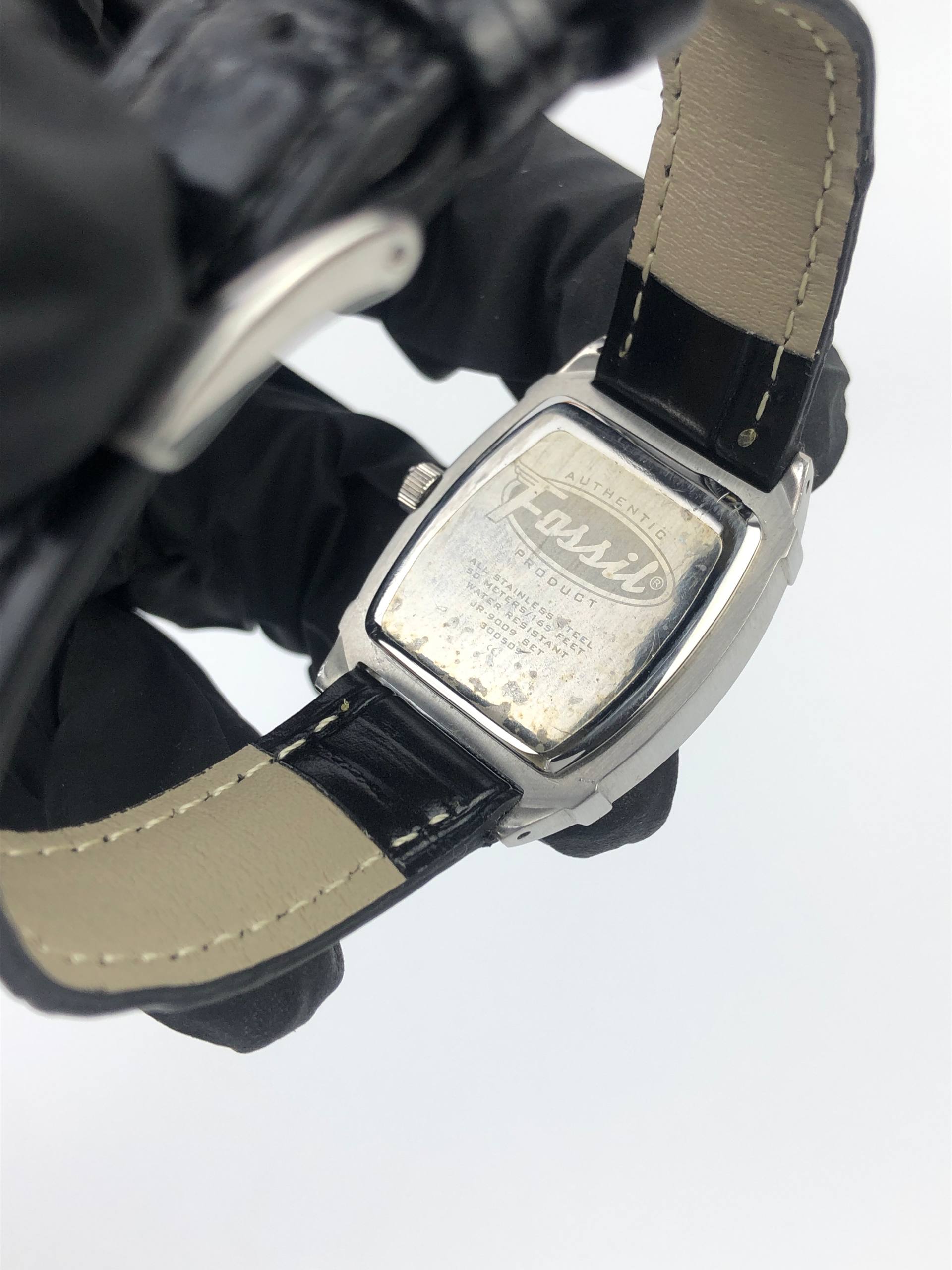 FOSSIL CUSHION CASE TEXTURE DIAL QUARTZ - Gambar 7