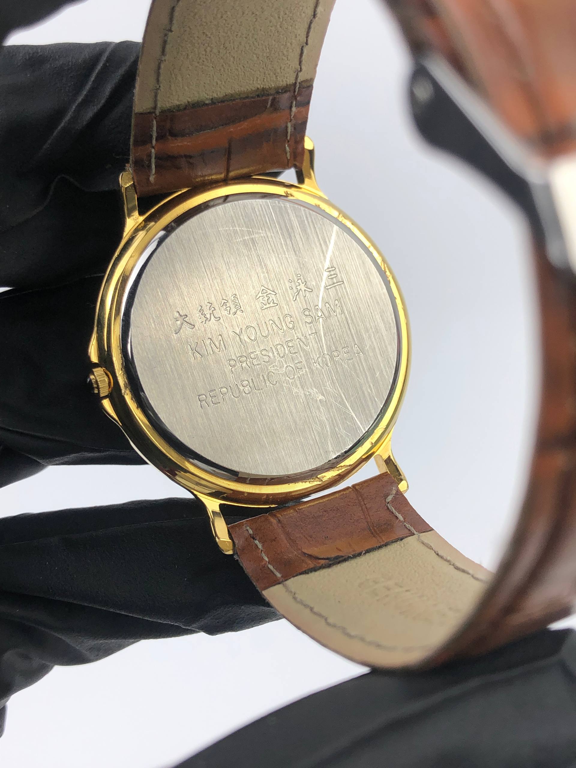 RARE VINTAGE KIM YOUNG SAM PRESIDENT REPUBLIC OF KOREA COMMEMORATIVE QUARTZ GOLD TONE - Gambar 7