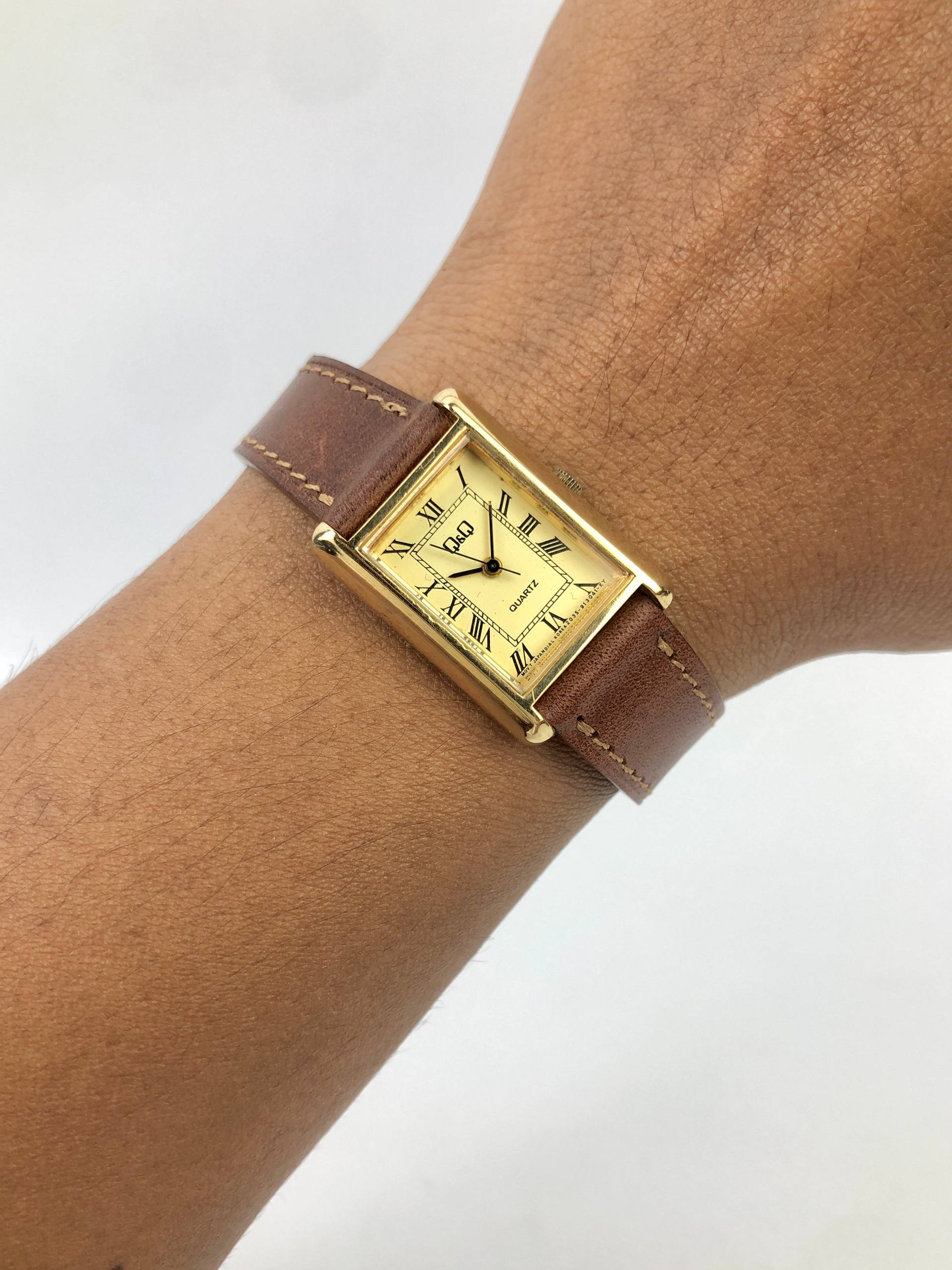 Q&Q QUARTZ TANK GOLD DIAL ROMAN NUMERAL VINTAGE JAPAN