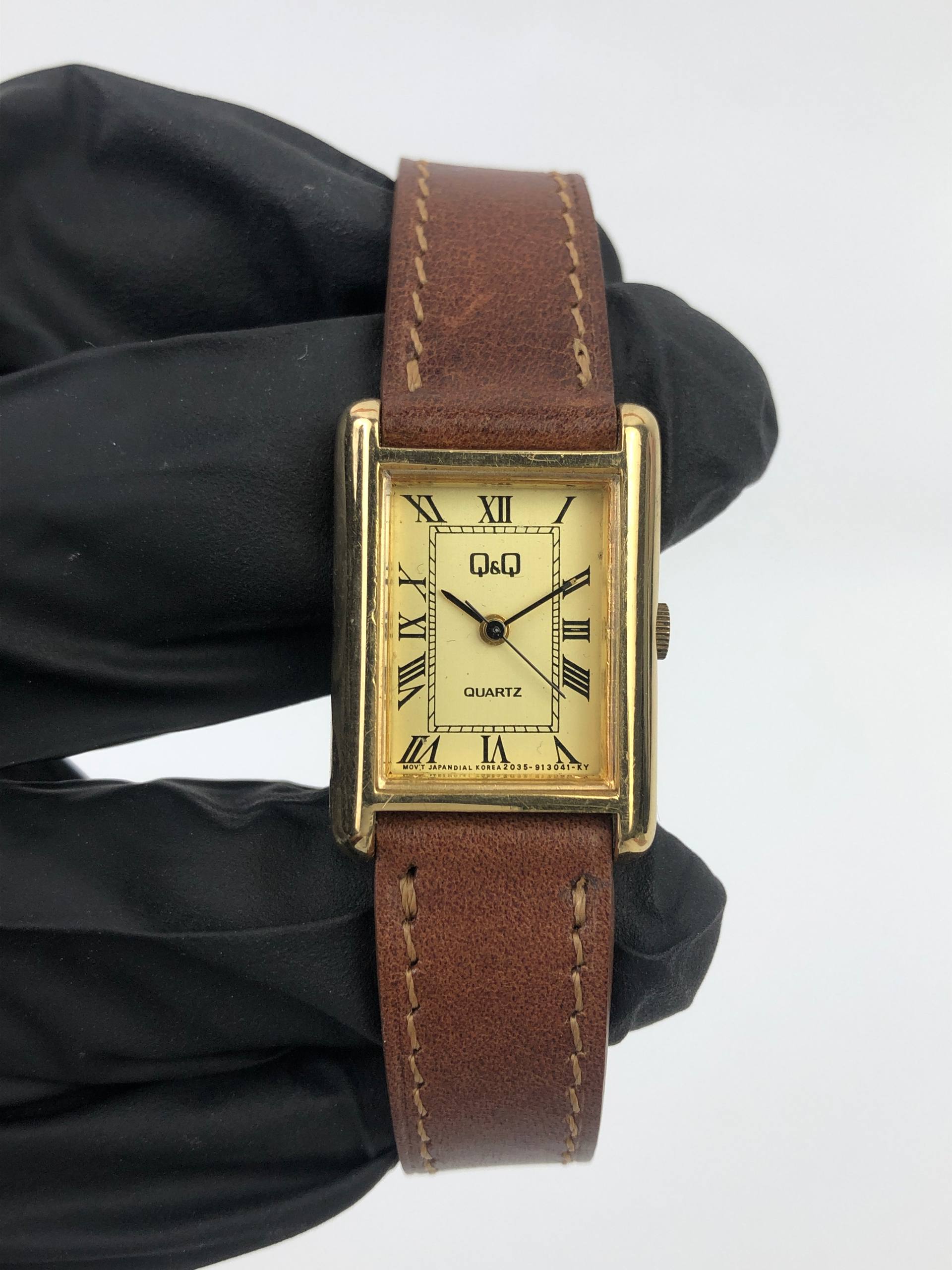 Q&Q QUARTZ TANK GOLD DIAL ROMAN NUMERAL VINTAGE JAPAN - Gambar 2