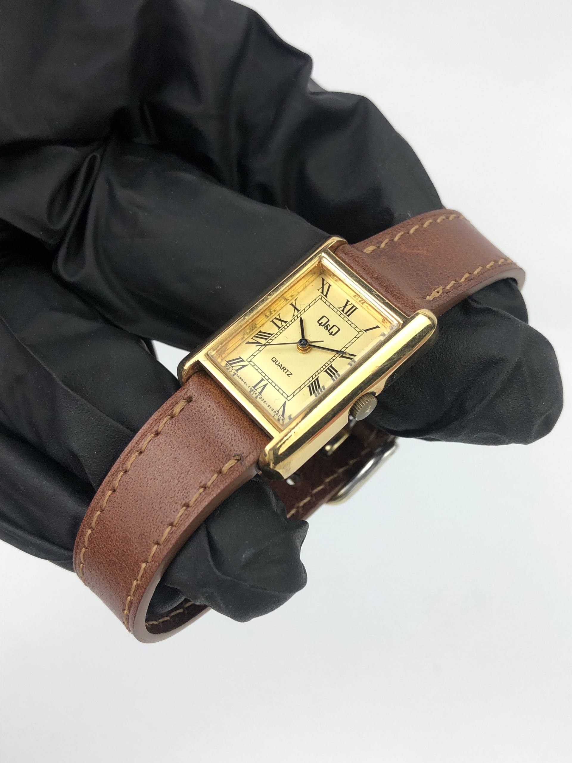 Q&Q QUARTZ TANK GOLD DIAL ROMAN NUMERAL VINTAGE JAPAN - Gambar 3