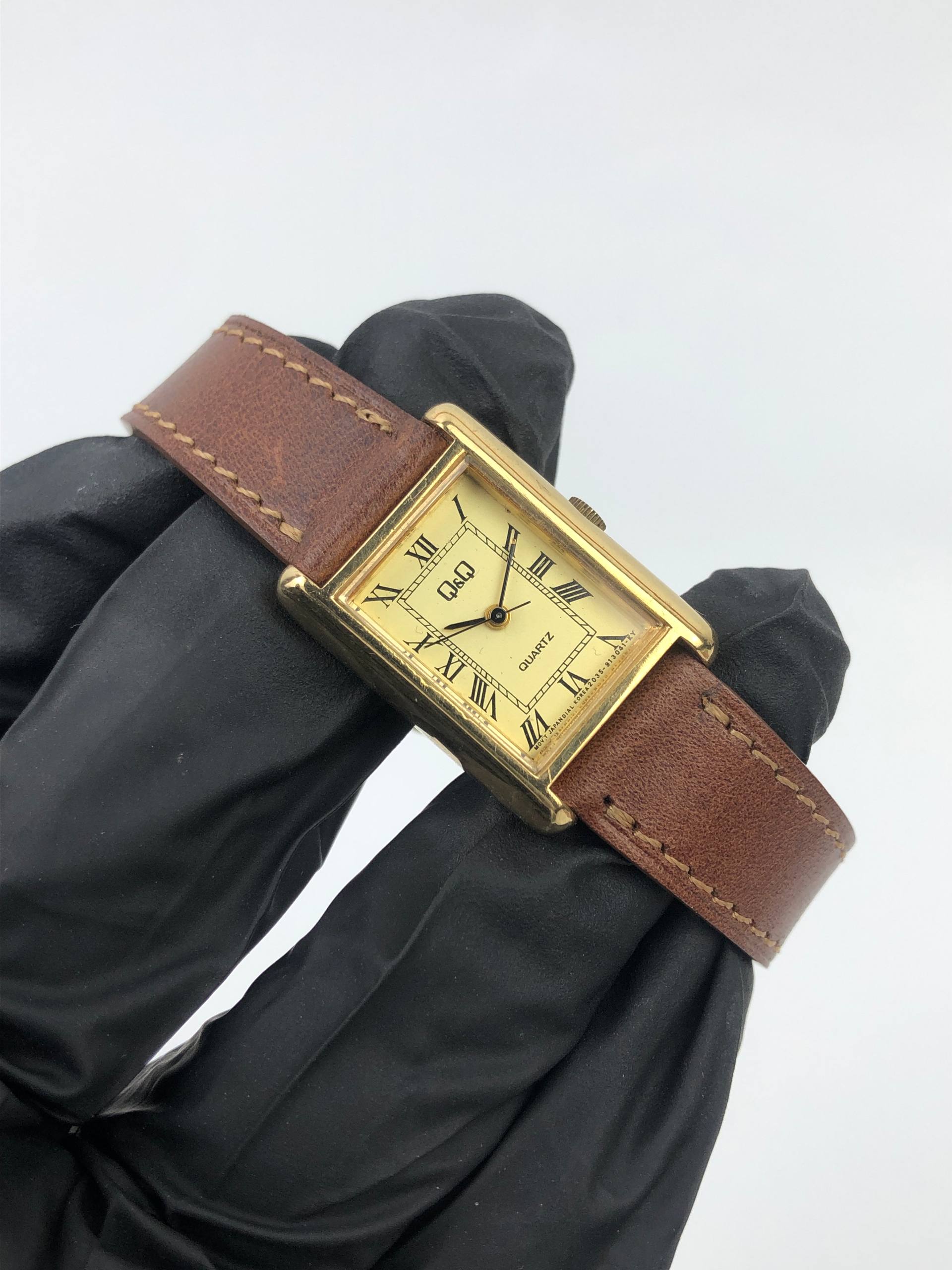 Q&Q QUARTZ TANK GOLD DIAL ROMAN NUMERAL VINTAGE JAPAN - Gambar 4