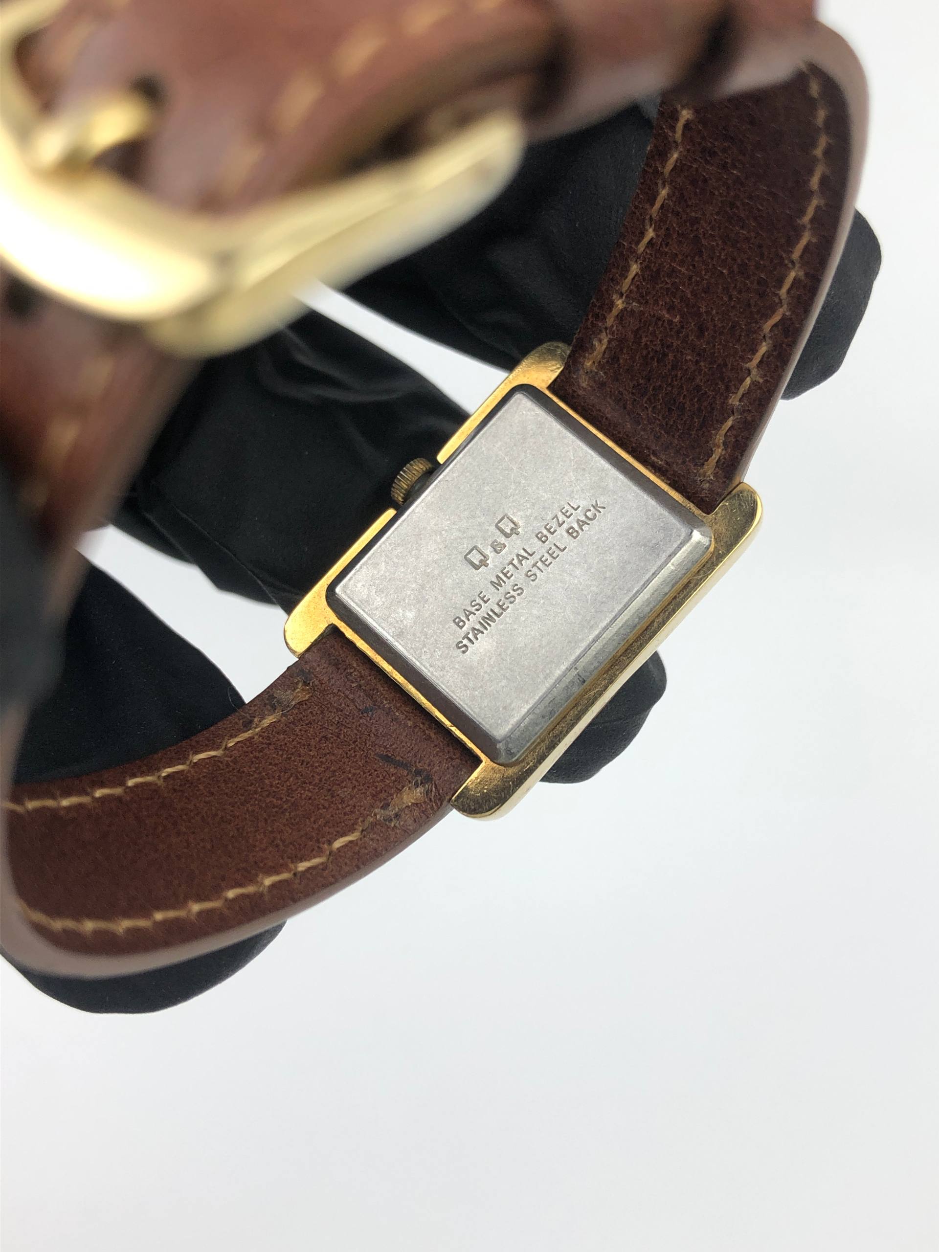 Q&Q QUARTZ TANK GOLD DIAL ROMAN NUMERAL VINTAGE JAPAN - Gambar 7