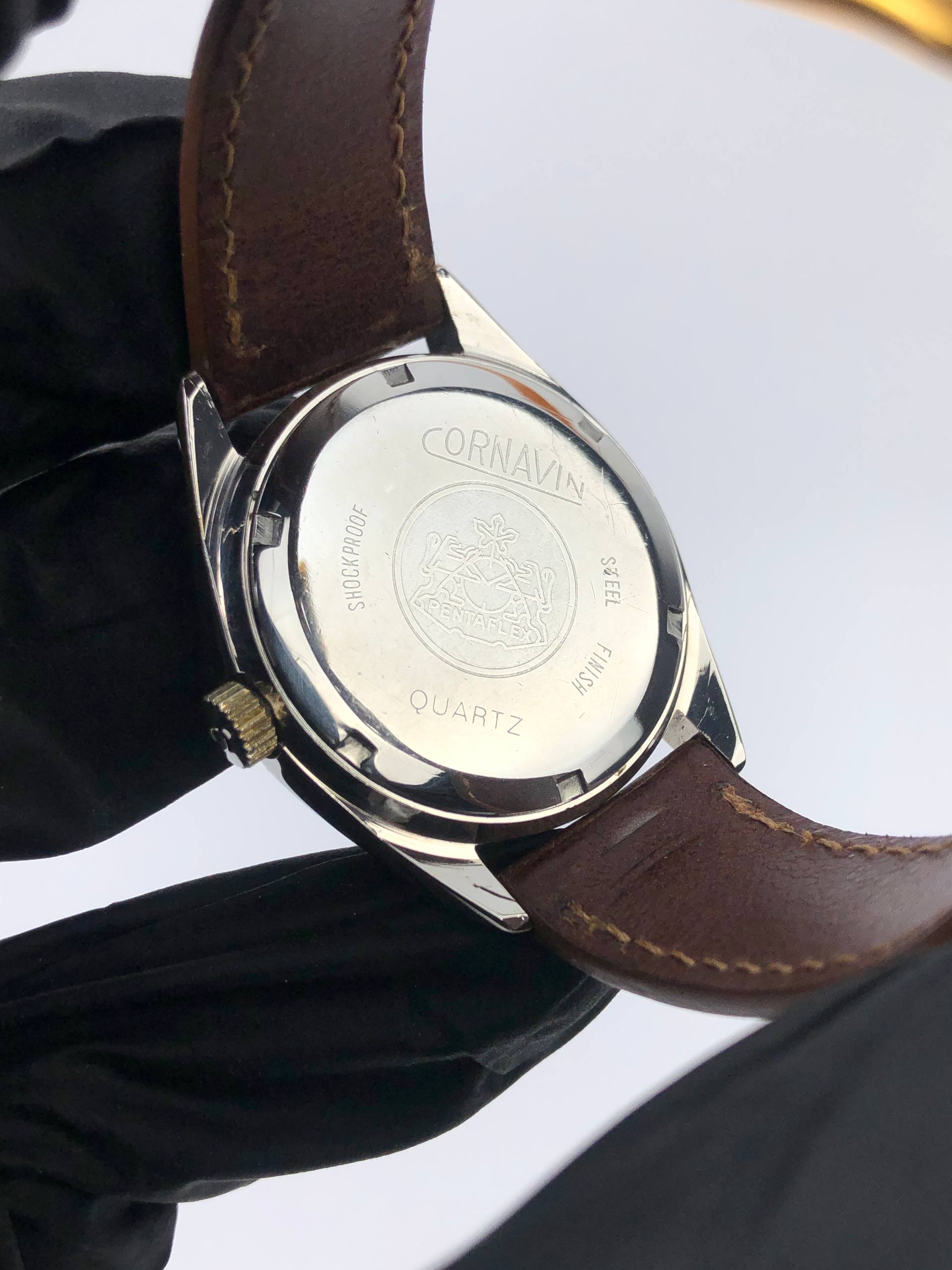 CORNAVIN QUARTZ DAY DATE GOLD DIAL FLUTED BEZEL VINTAGE - Gambar 7