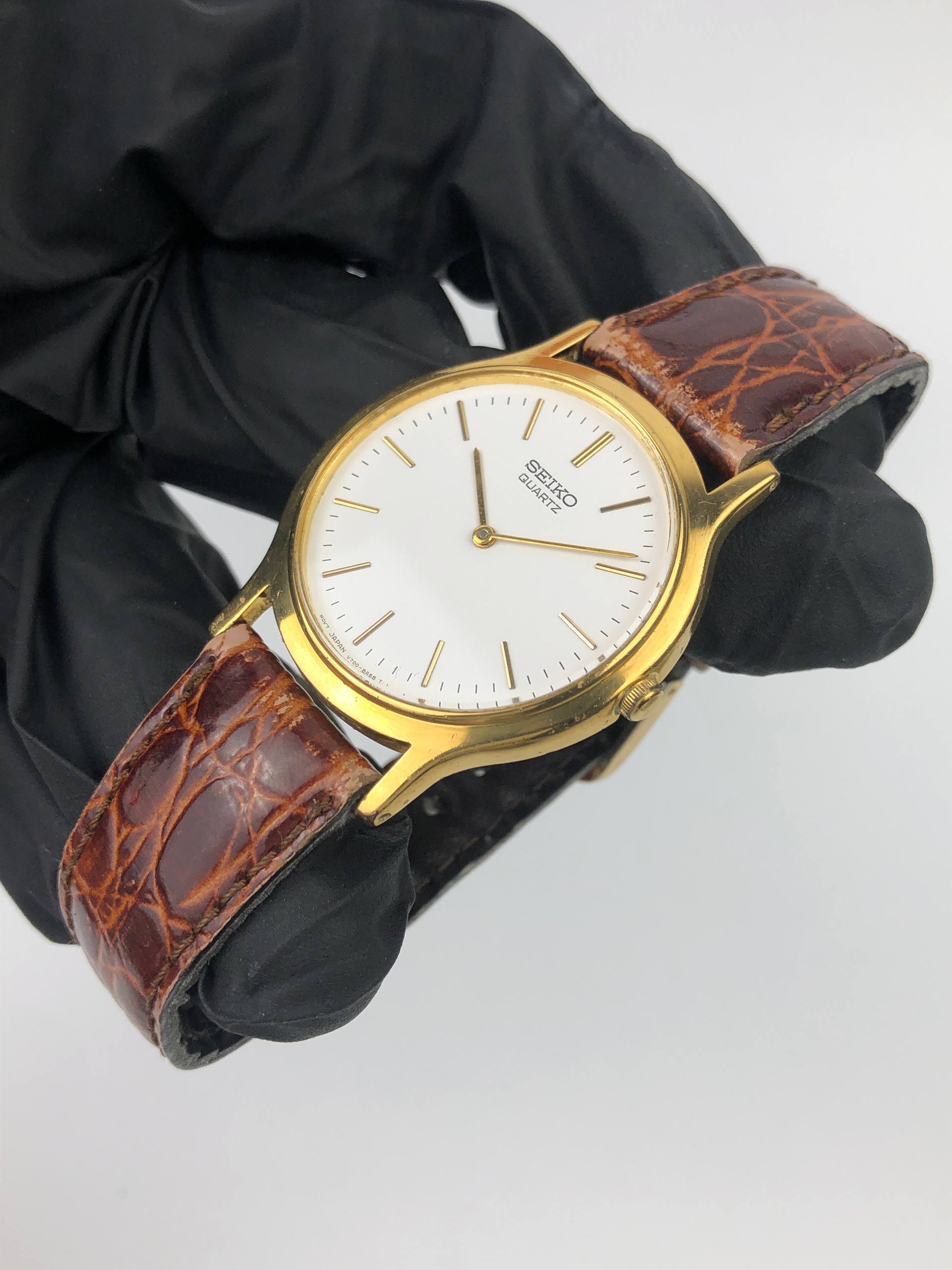 SEIKO QUARTZ CAL V700 MINIMALIST WHITE DIAL DRESS WATCH - Gambar 4