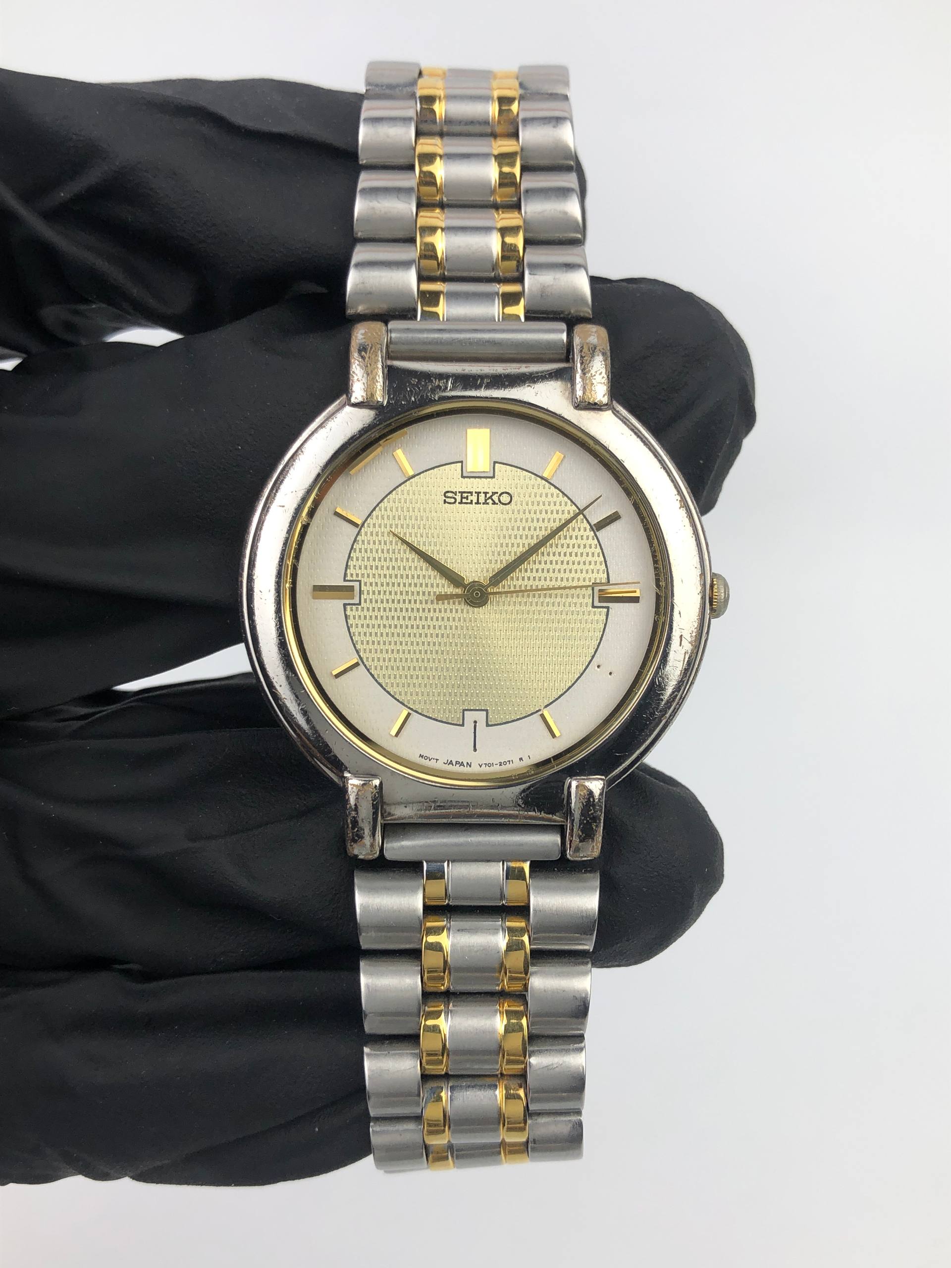 DRESSWATCH SEIKO QUARTZ CAL V701 - Gambar 2