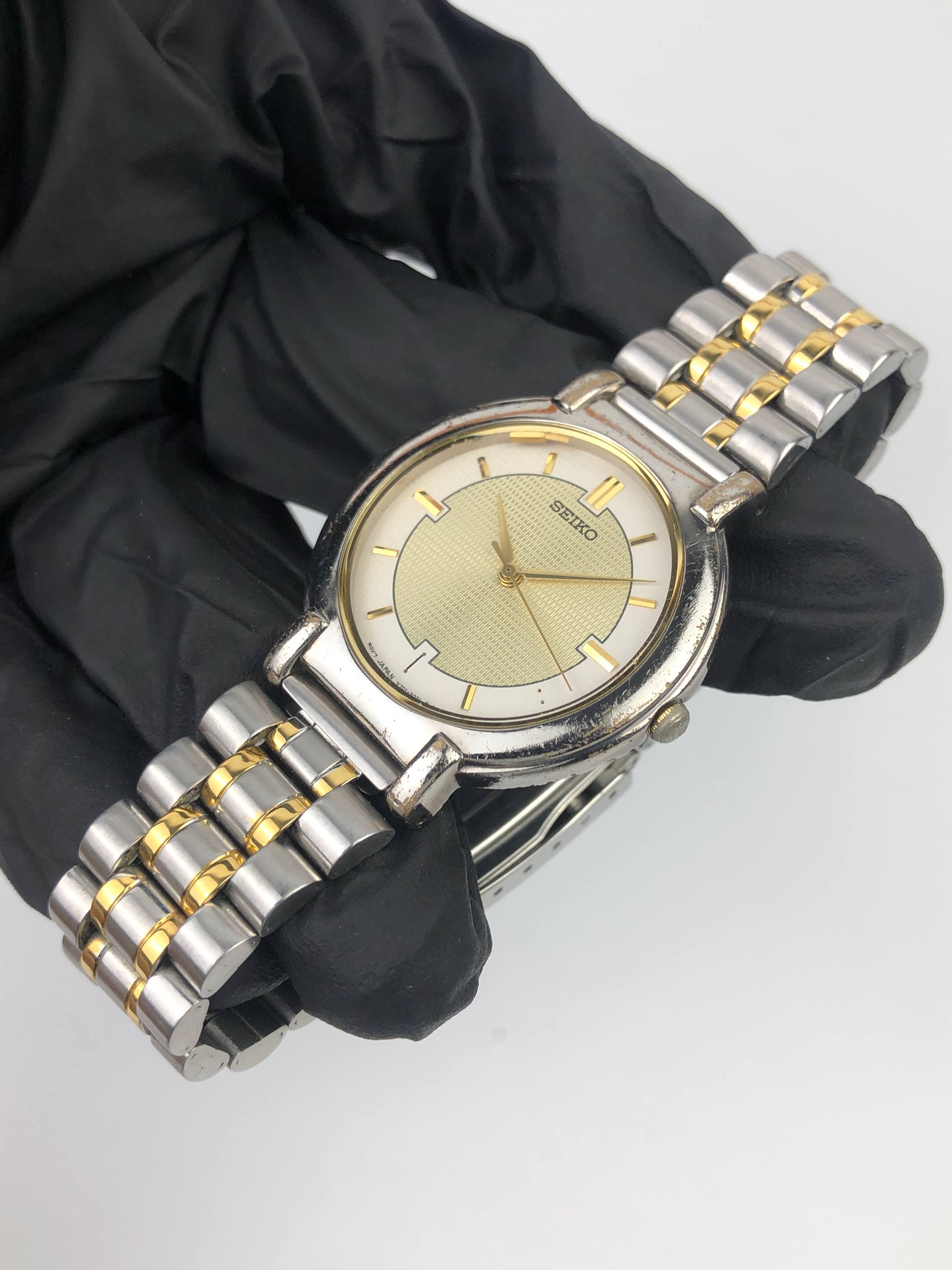 DRESSWATCH SEIKO QUARTZ CAL V701 - Gambar 3