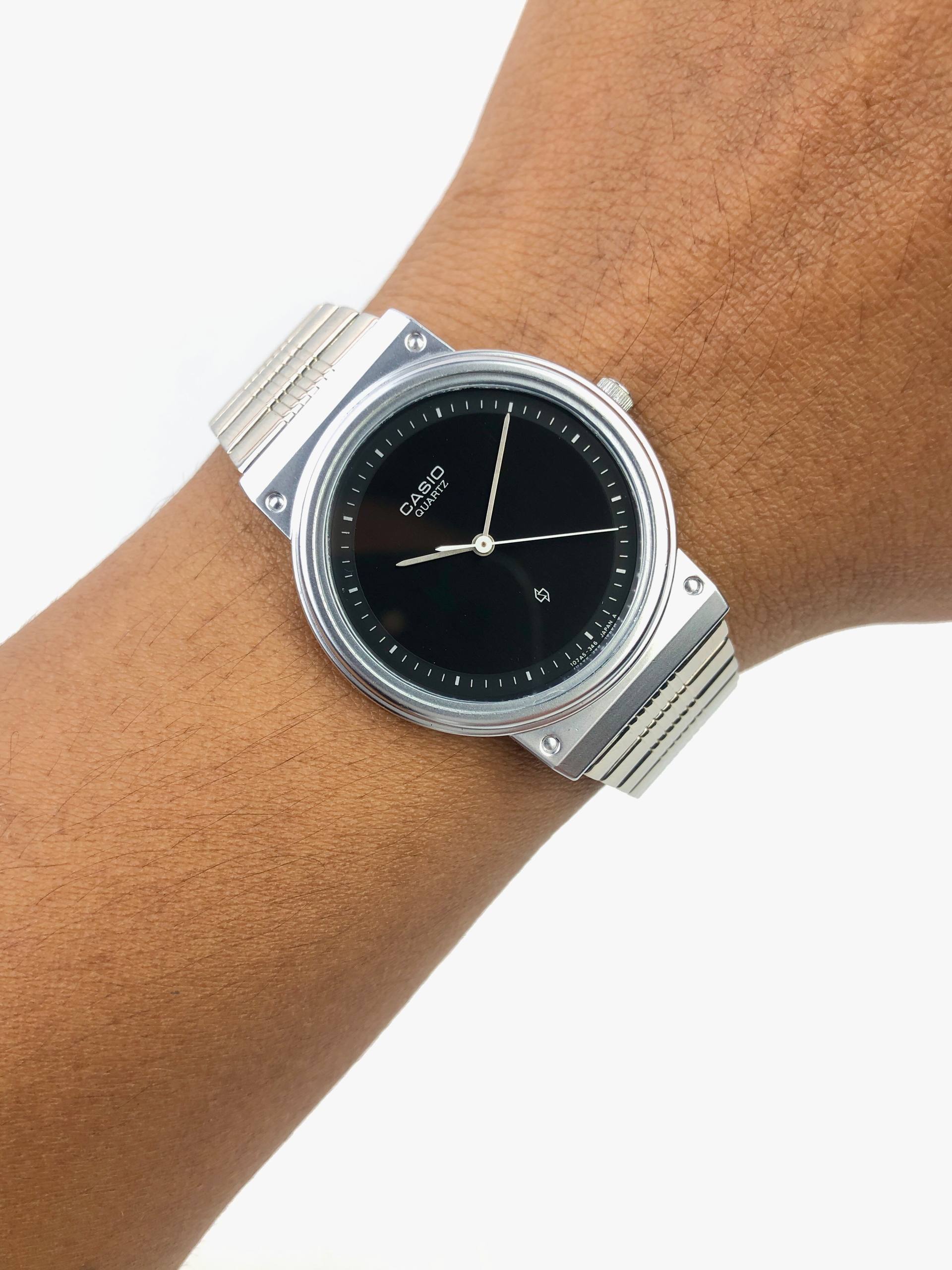 CASIO QUARTZ ANALOG SIMPLE BLACK DIAL