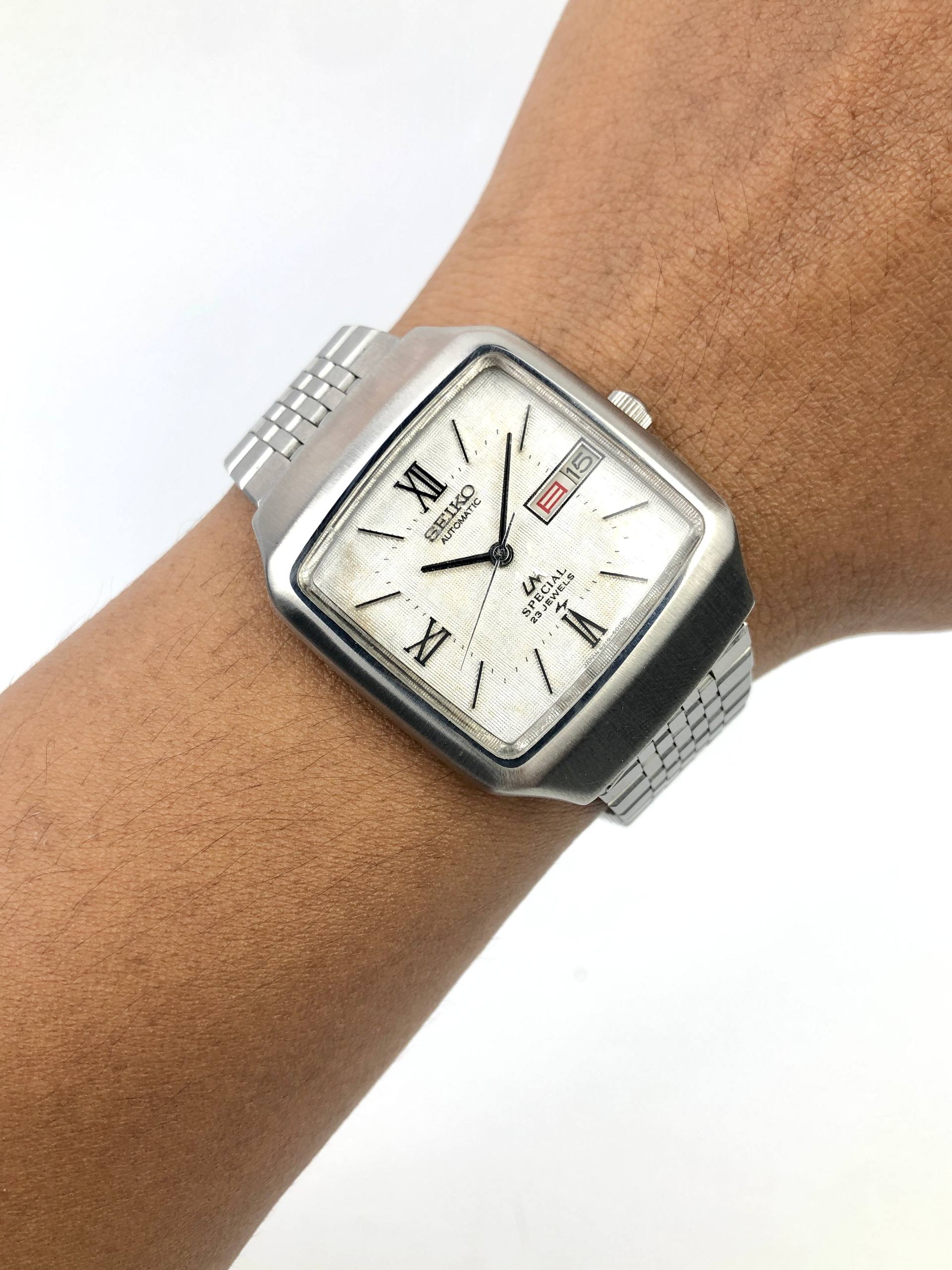 SEIKO LM SPECIAL 23 JEWELS TV DIAL CROSSHATCH DIAL AUTOMATIC DAY-DATE