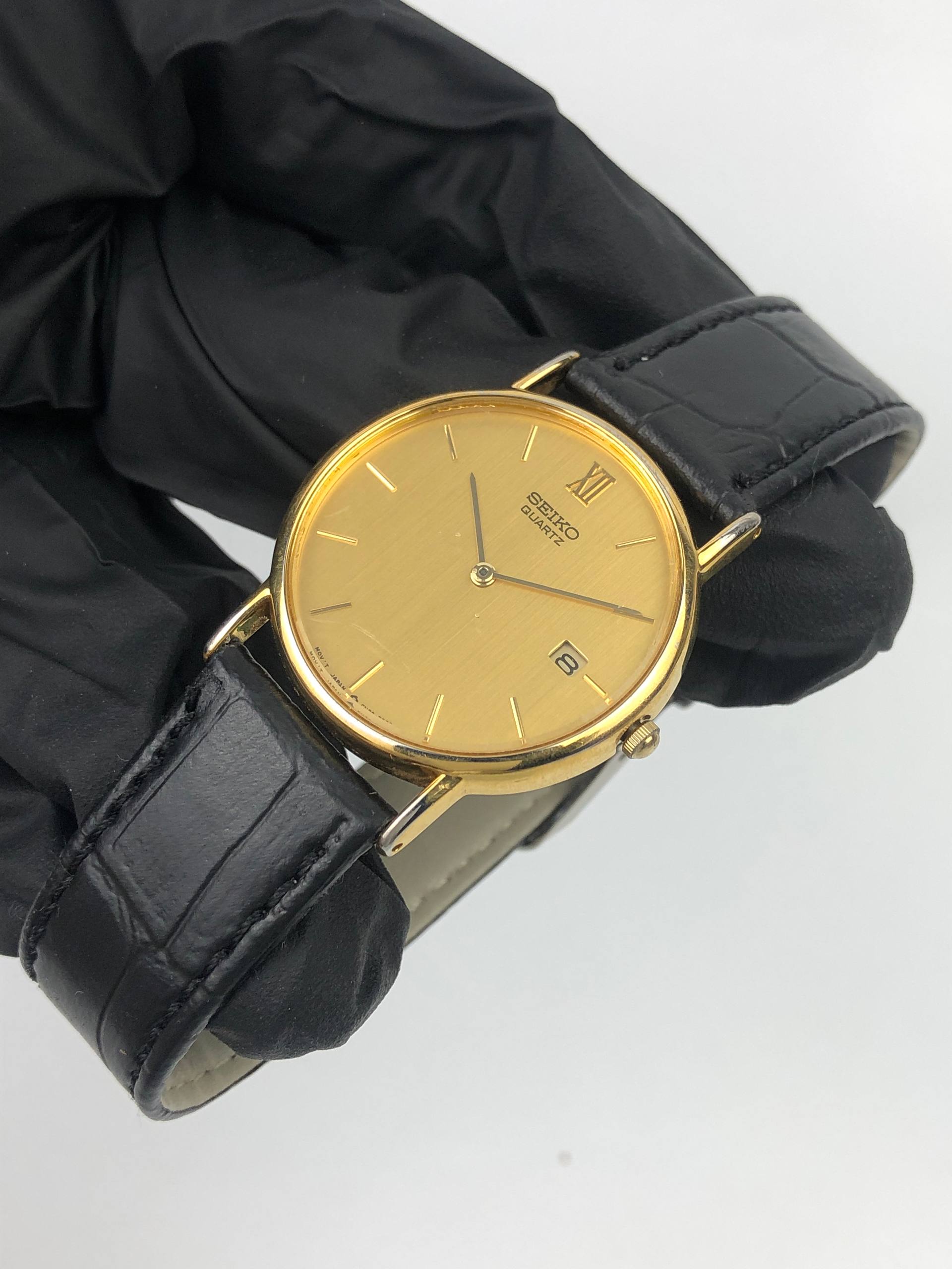 DRESSWATCH SEIKO CAL 5Y39 ANALOG QUARTZ DATE GOLD TONE - Gambar 3