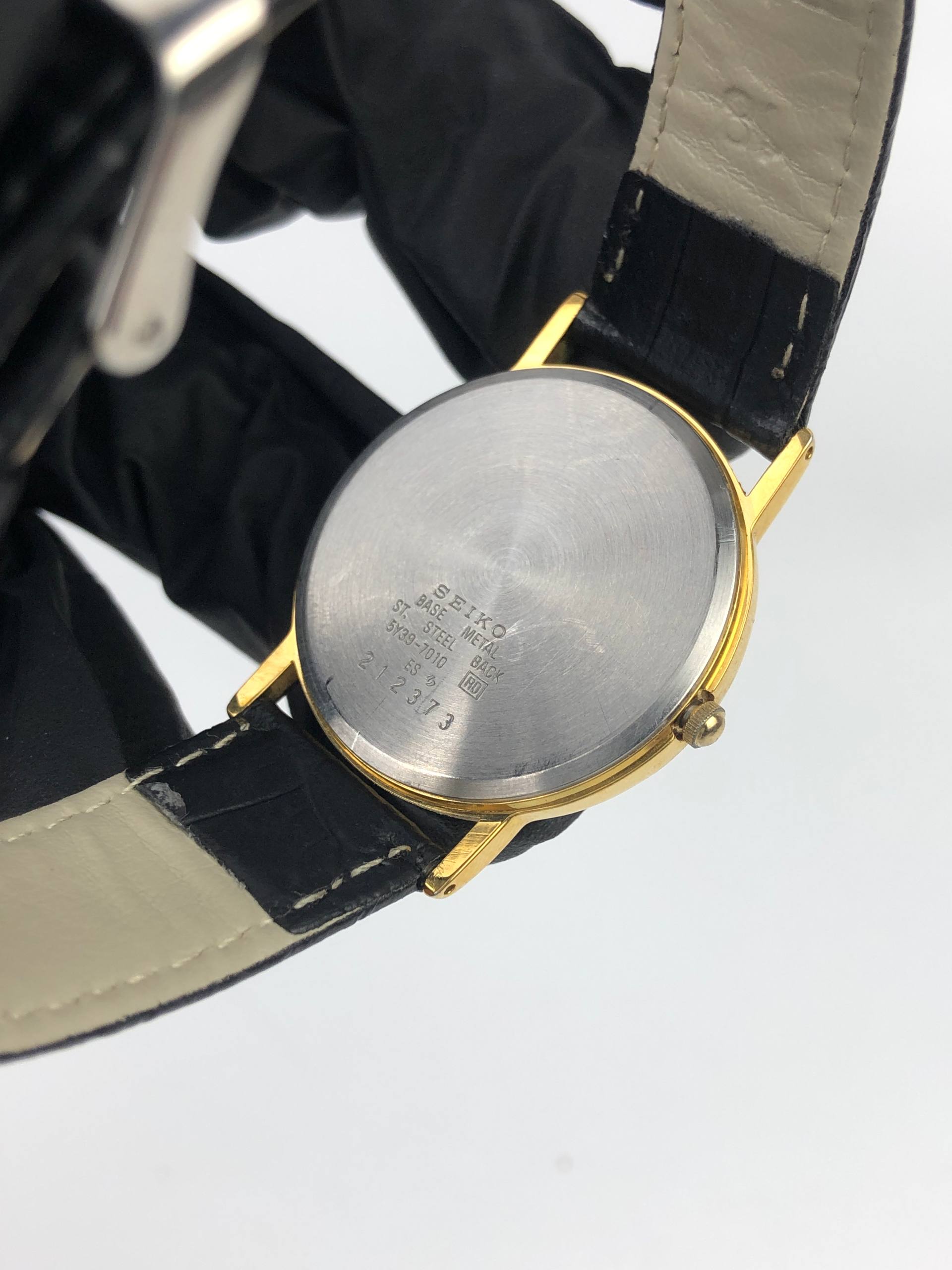 DRESSWATCH SEIKO CAL 5Y39 ANALOG QUARTZ DATE GOLD TONE - Gambar 7
