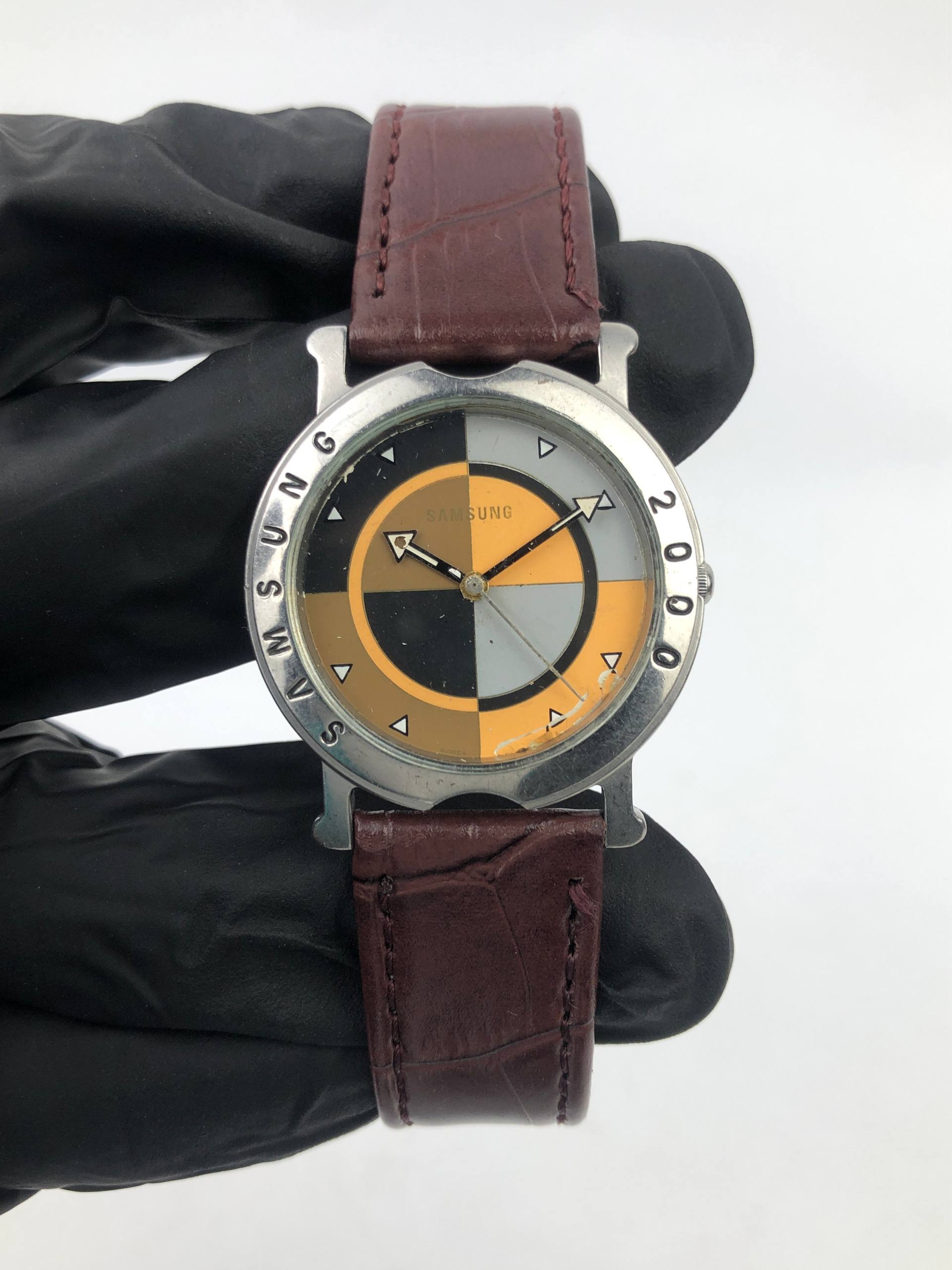 COLLECTIBLE SAMSUNG 2000 RETRO FUTURISTIC ART DIAL VINTAGE WATCH - Gambar 2