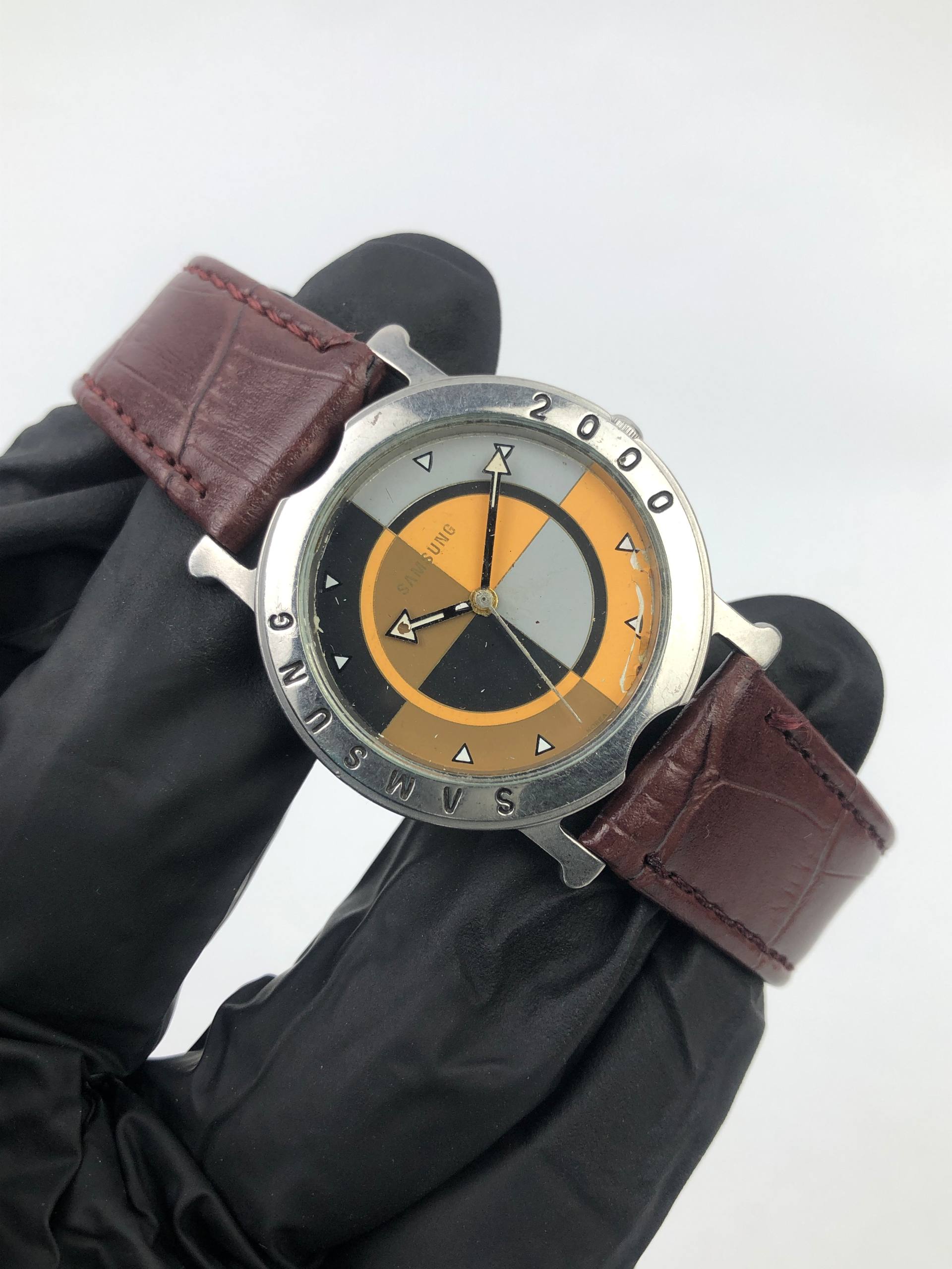 COLLECTIBLE SAMSUNG 2000 RETRO FUTURISTIC ART DIAL VINTAGE WATCH - Gambar 3
