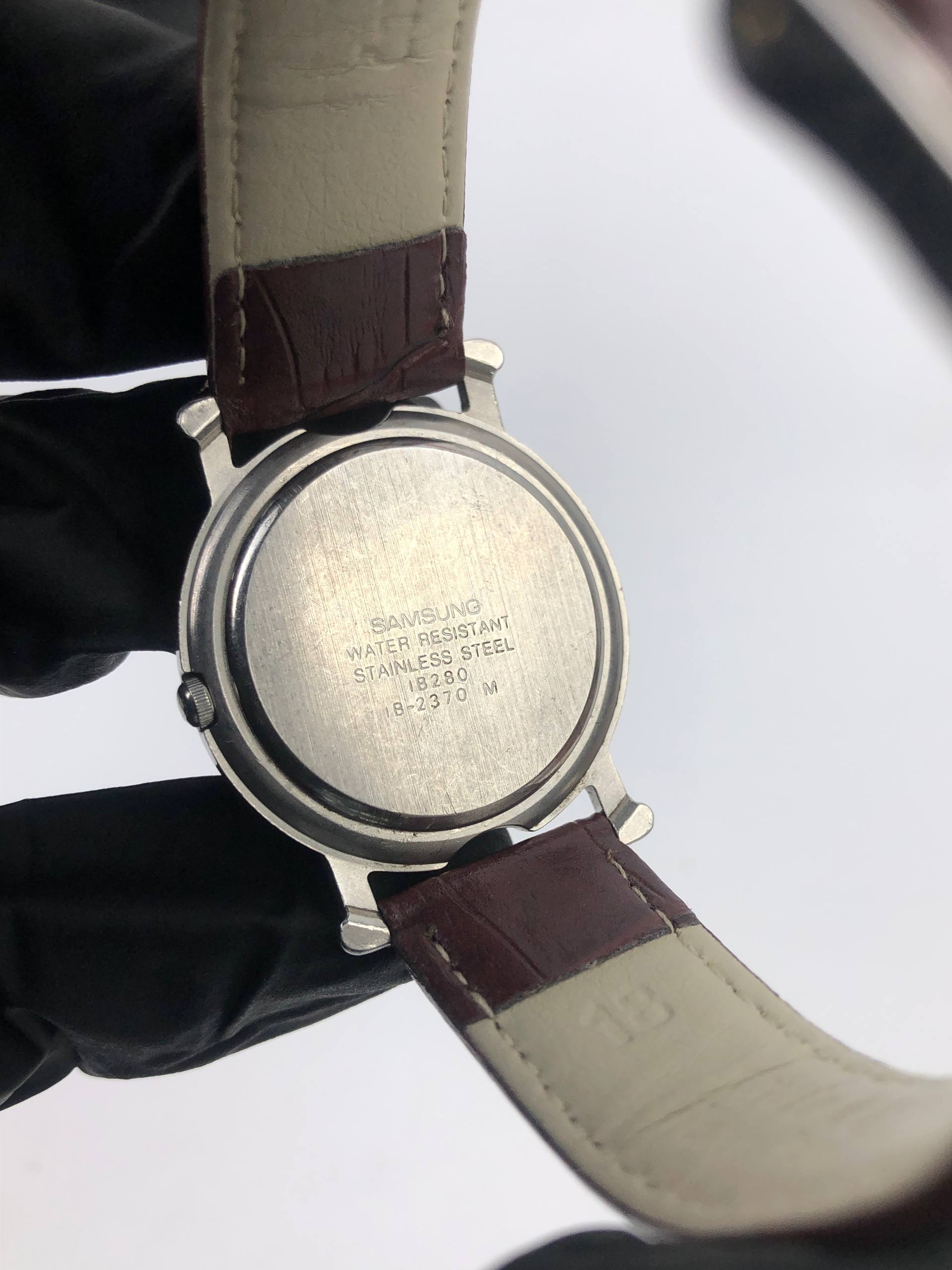 COLLECTIBLE SAMSUNG 2000 RETRO FUTURISTIC ART DIAL VINTAGE WATCH - Gambar 7