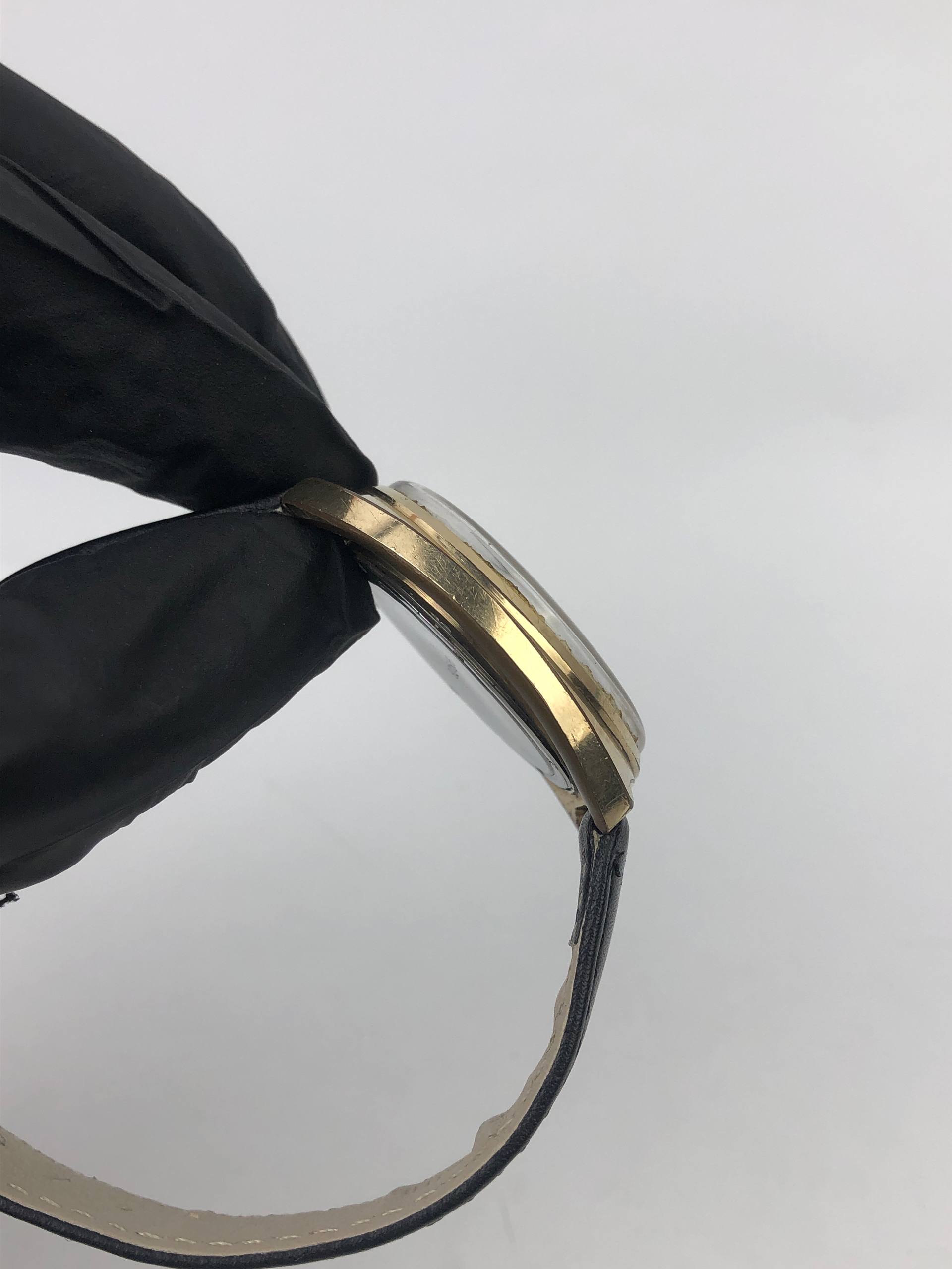 UNSIGNED VINTAGE MANUAL WIND BLACK GILT DIAL DATE WATCH - Gambar 6