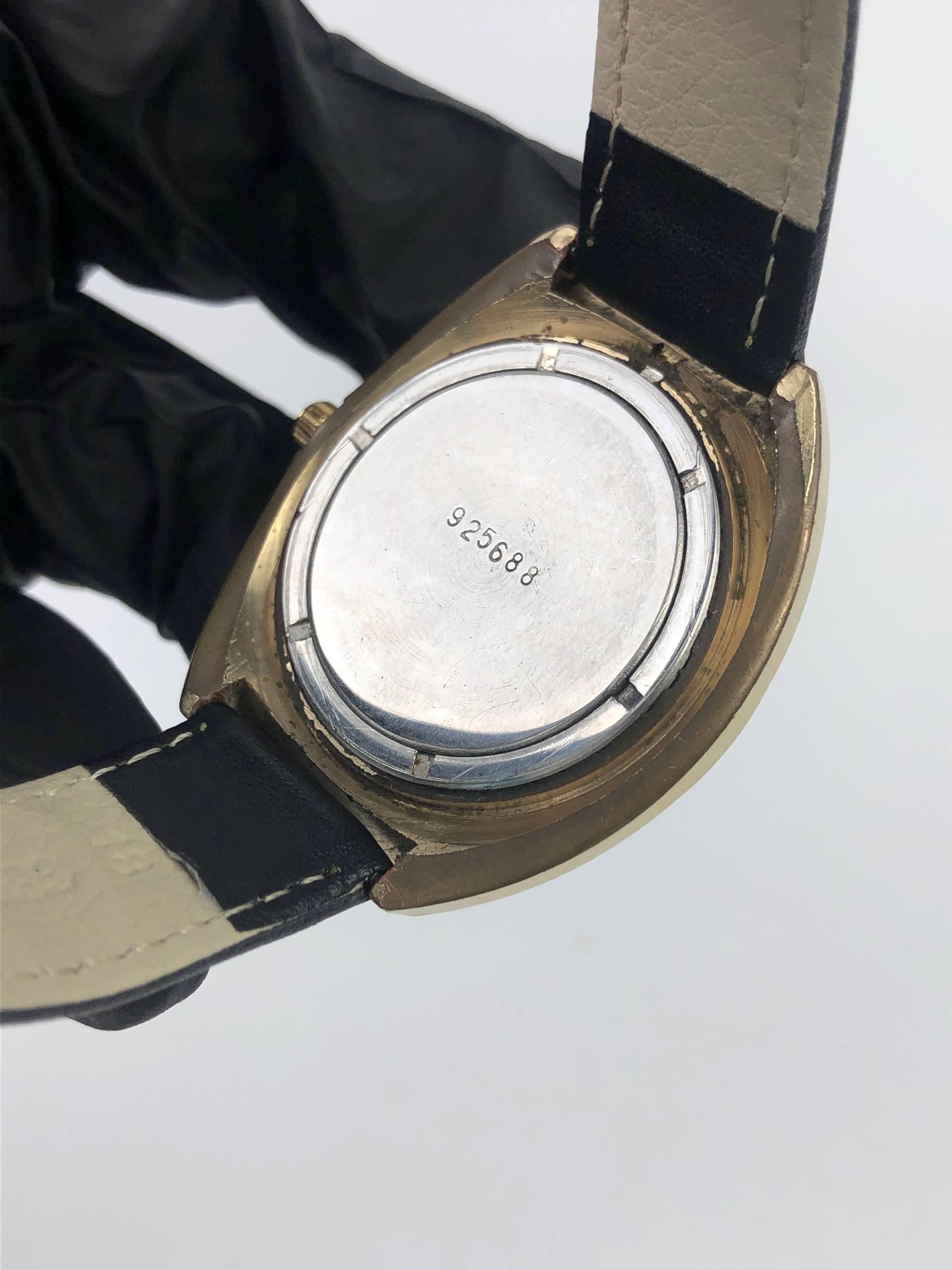 UNSIGNED VINTAGE MANUAL WIND BLACK GILT DIAL DATE WATCH - Gambar 7
